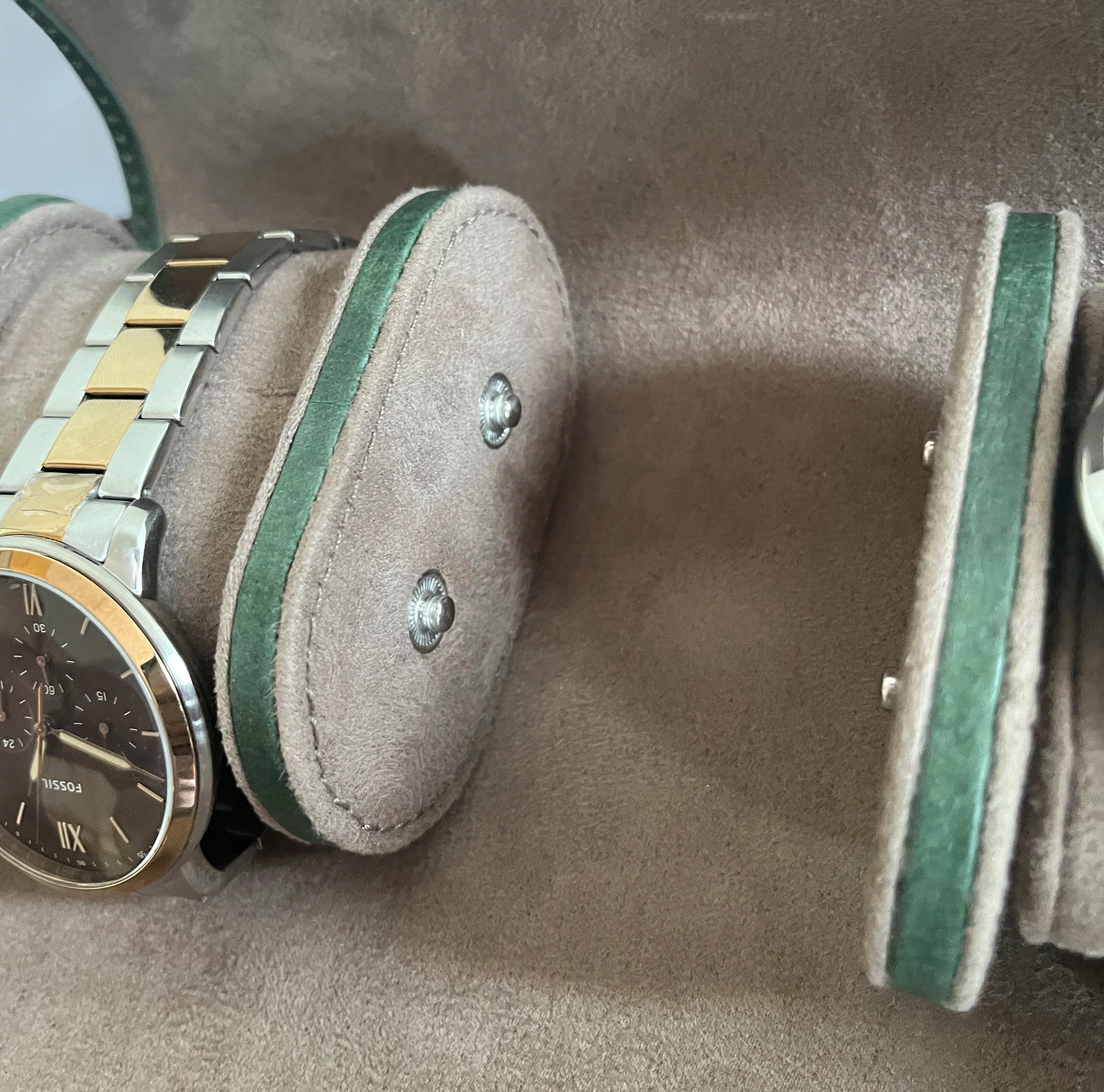 Classic Green Leather Travel Watch Case with 3 Slots - Perfect for Business Trips, Vacations & Watch Collection Storage
