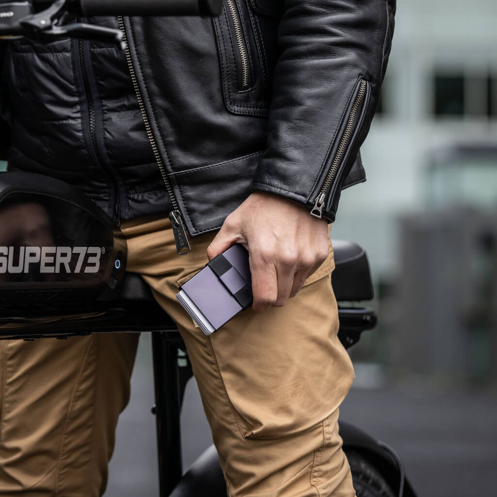 Ekster RFID Blocking Slim Wallet - Premium Leather Card Holder for Men & Women - Perfect for Travel, Business & Everyday Use