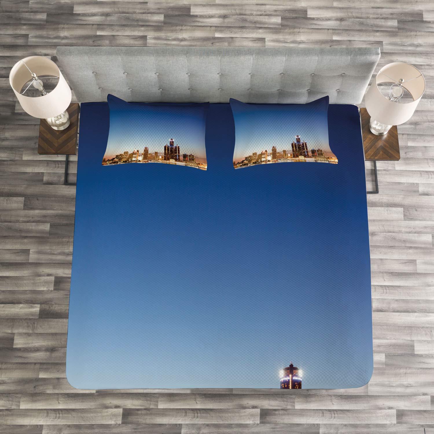 Ambesonne Detroit Bedspread Set - 3 Piece Queen Size Bedding with Michigan Skyline at Twilight Design, Waterfront Cityscape Print, Includes Coverlet & 2 Pillow Shams - Perfect for Home Decor, Guest Rooms, and Travel-Themed Bedrooms