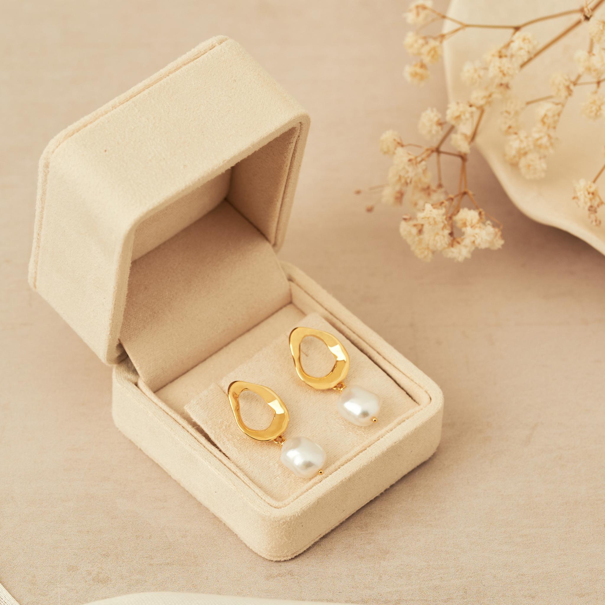 Luxury Velvet Jewelry Box for Earrings - Elegant Gift Box for Women, Perfect for Storage, Travel & Wedding Accessories