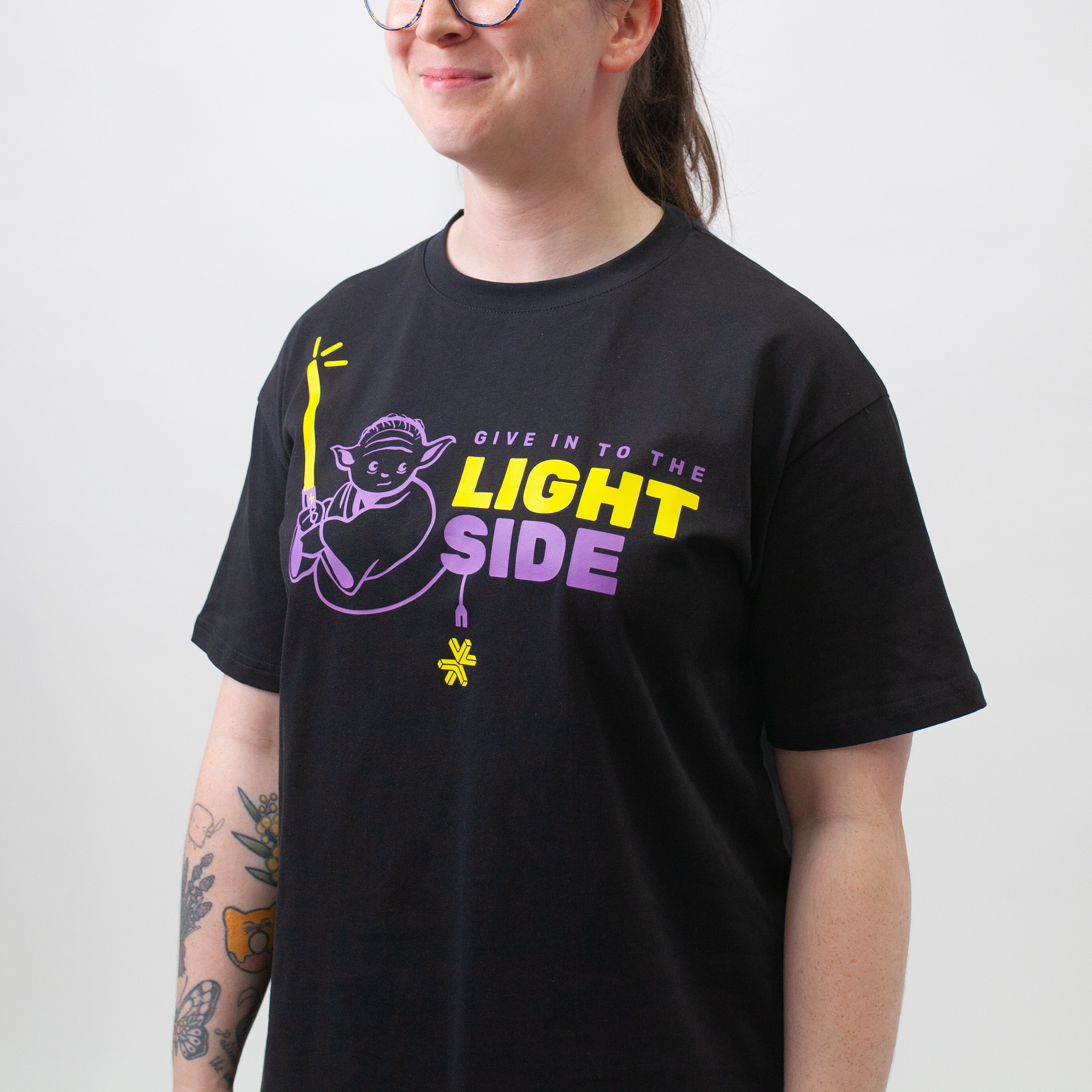 Light My Bricks™ Star Wars Yoda Graphic T-Shirt - Cool Jedi Master Apparel for Fans & Collectors - Perfect for Cosplay, Conventions & Everyday Wear