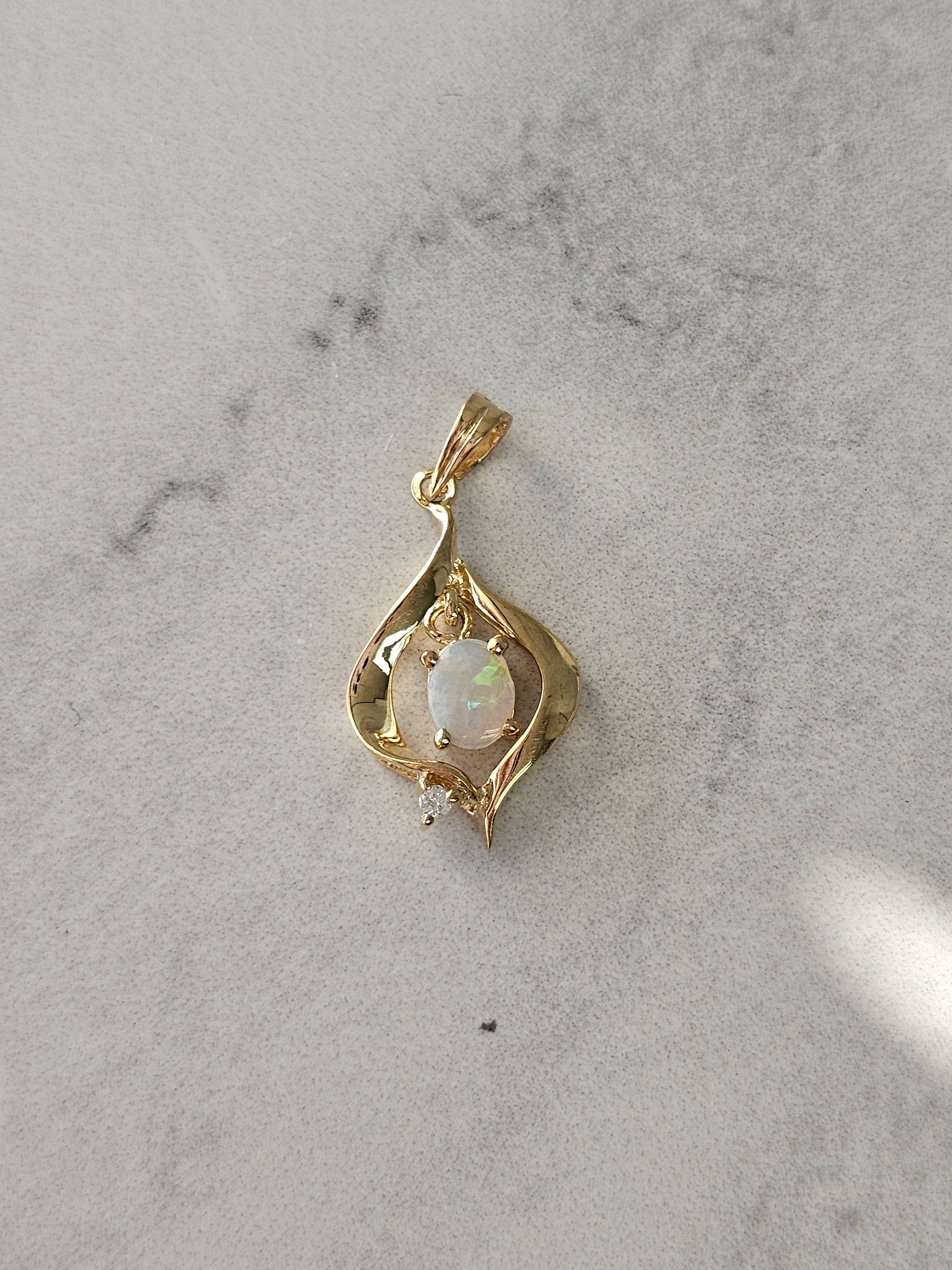 14k Yellow Gold Oval Opal Pendant Necklace for Women - Elegant Dainty Jewelry Gift for Birthday, Anniversary & Special Occasions