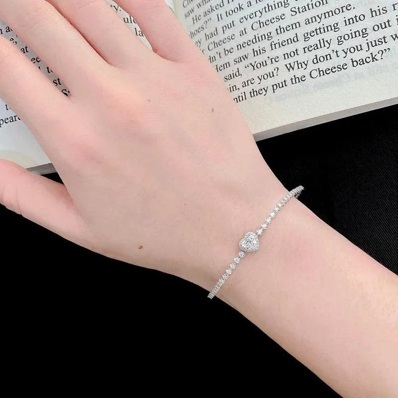 18K White Gold Diamond Heart Bracelet for Women - Luxury Engagement & Wedding Jewelry - Perfect for Anniversaries, Proposals & Special Occasions