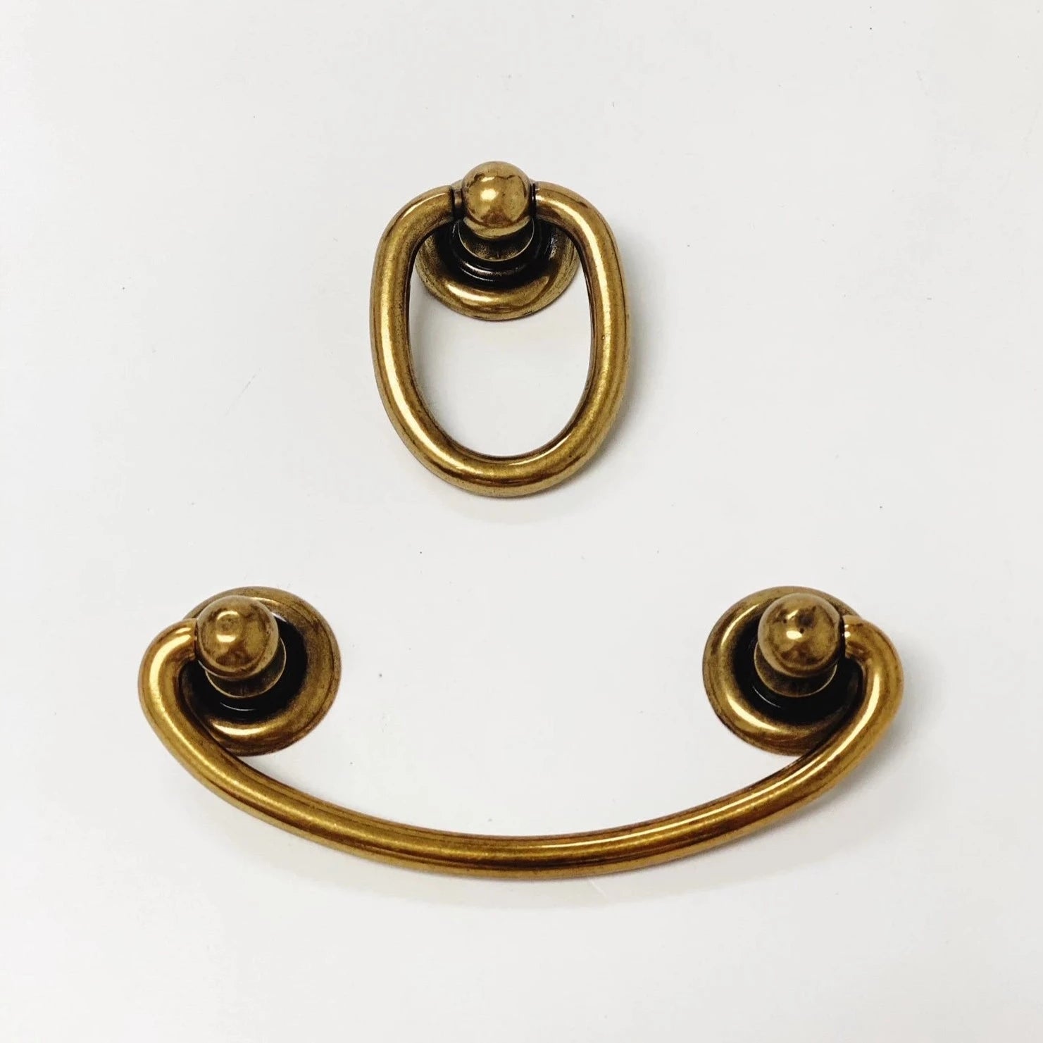 Antique Brass Oval Ring Pulls - Vintage Drawer Handles for Cabinets, Dressers & Furniture - Easy Installation & Durable Hardware for Home Decor