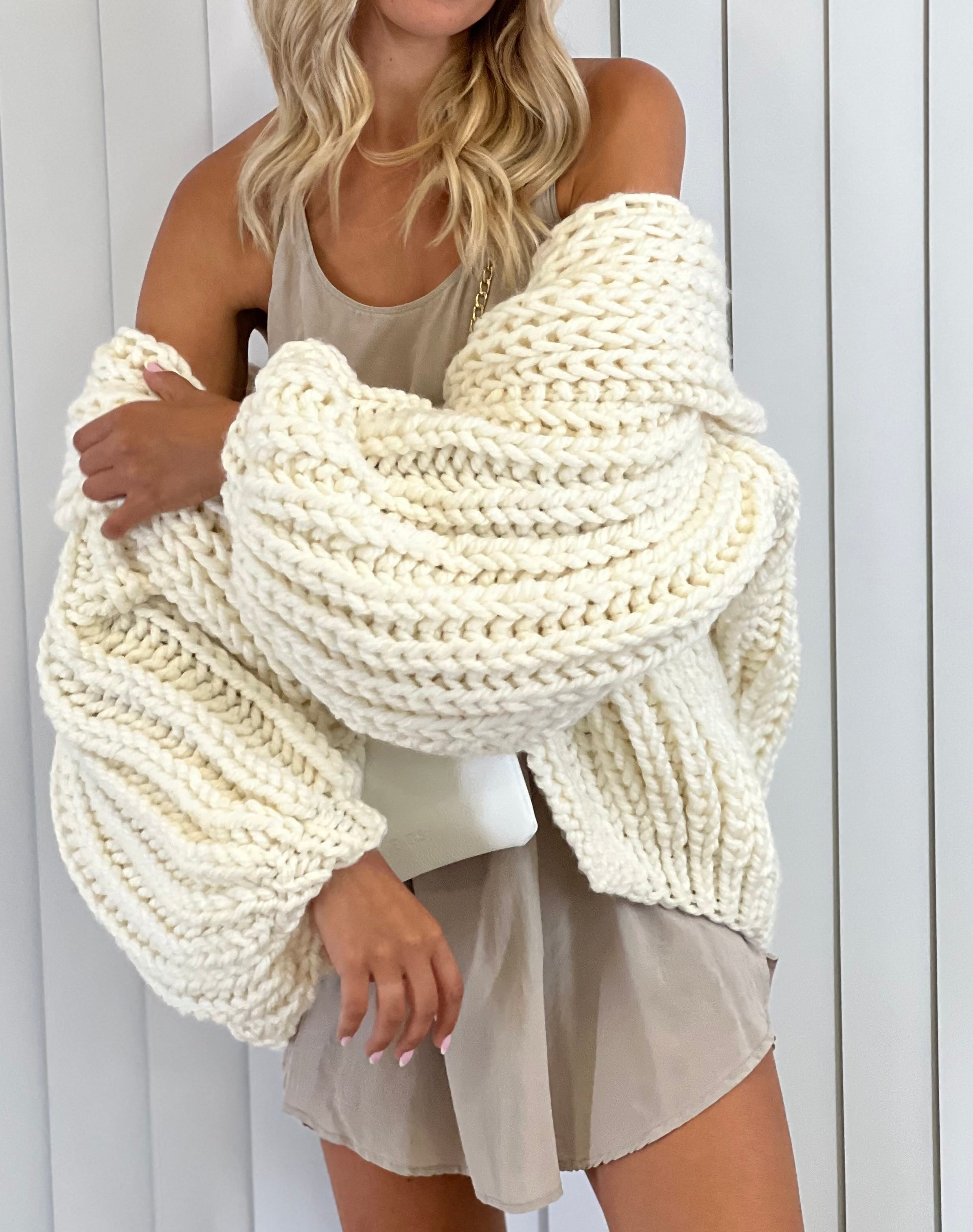 Stylish Hooded Chunky Cardigan for Women - Cozy Oversized Knit Sweater | Perfect for Fall, Winter & Casual Outfits