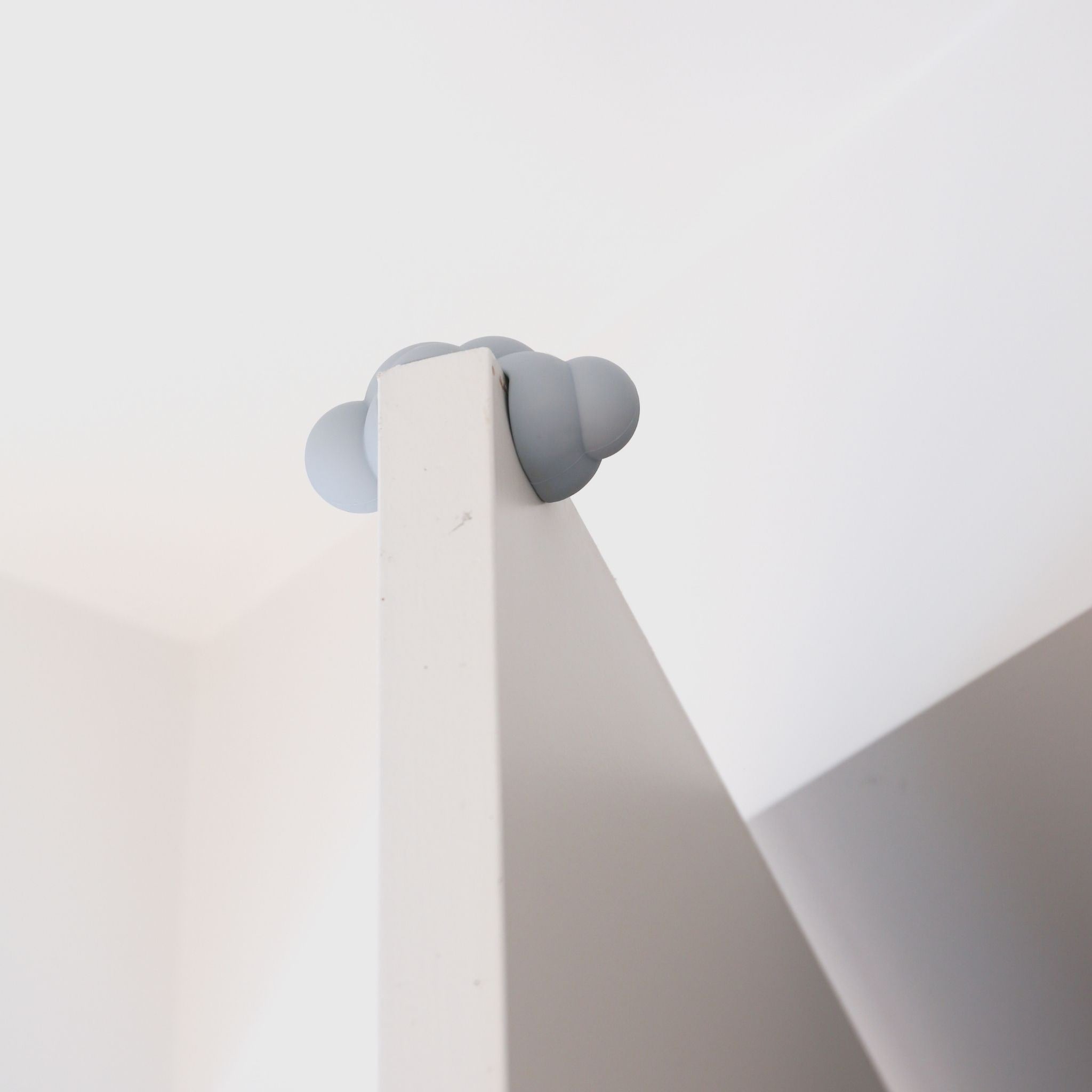 DESIGNSTUFF Cloud-Shaped Door Stopper - Non-Slip Wedge for Home & Office - Perfect for Bedroom, Living Room, and Classroom Use