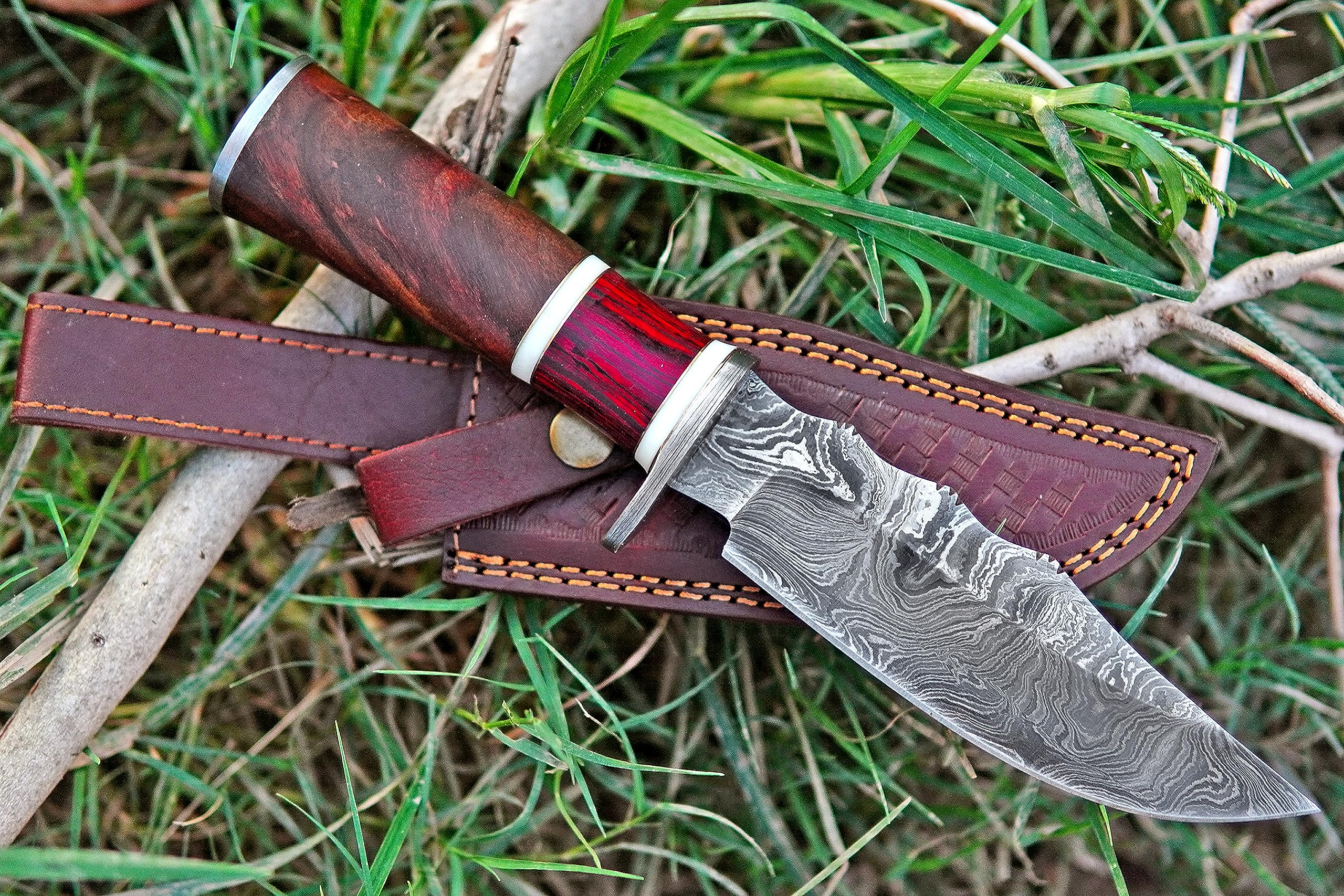 Handmade Damascus Steel Bowie Knife with Leather Sheath - Fixed Blade Hunting Knife for Outdoor Camping, Survival & Bushcraft - Perfect Gift for Men & Adventurers