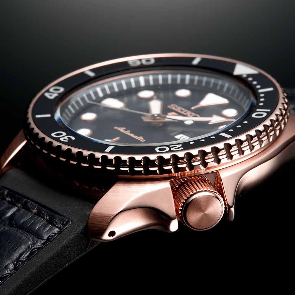 Seiko 5 Sports SKX Automatic Men's Diver Watch - Stainless Steel Case, Water Resistant, Day/Date Display - Perfect for Diving, Swimming & Everyday Wear