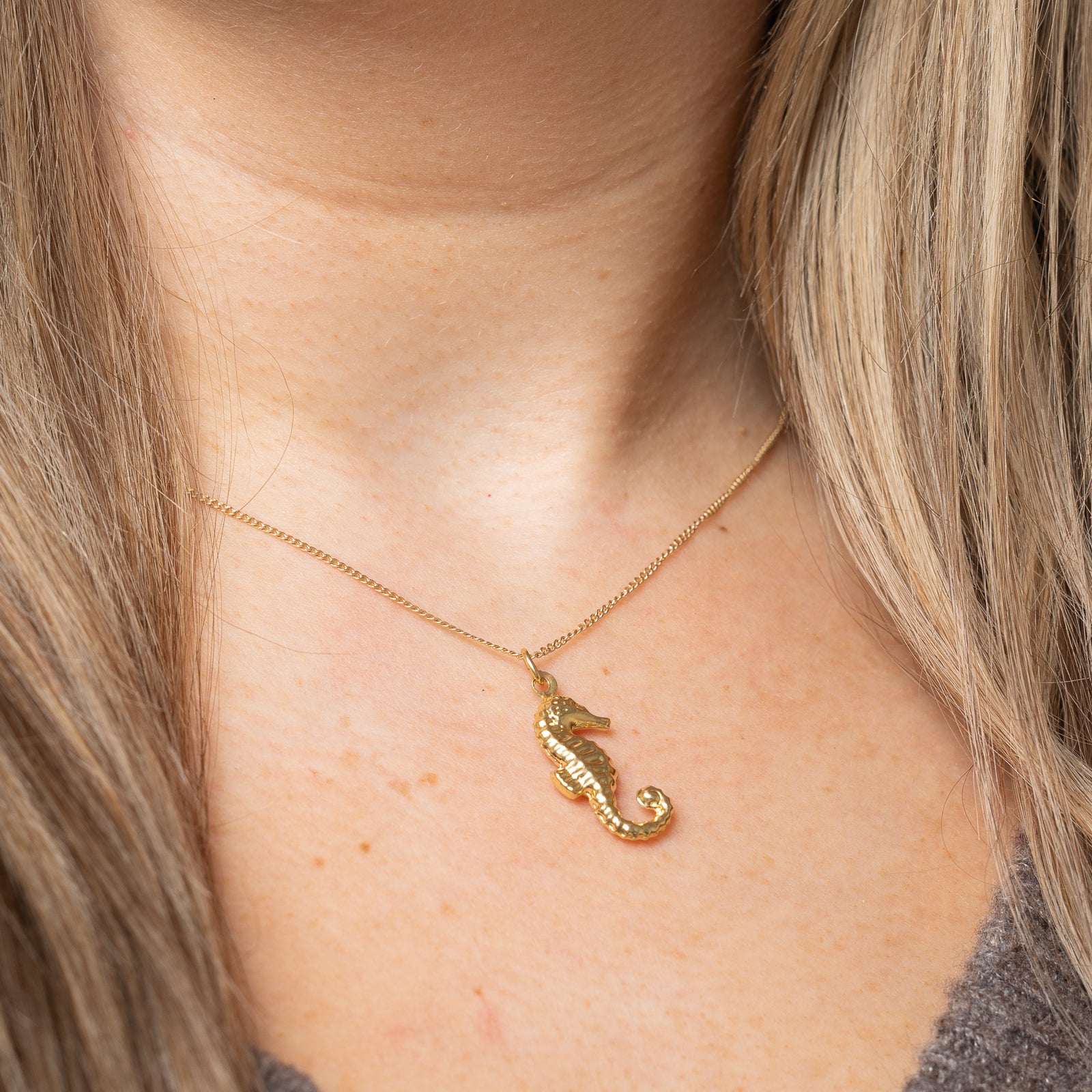 18K Yellow Gold Seahorse Charm Pendant - Elegant Jewelry Gift for Women, Perfect for Necklaces & Bracelets - Birthday, Anniversary, or Everyday Wear