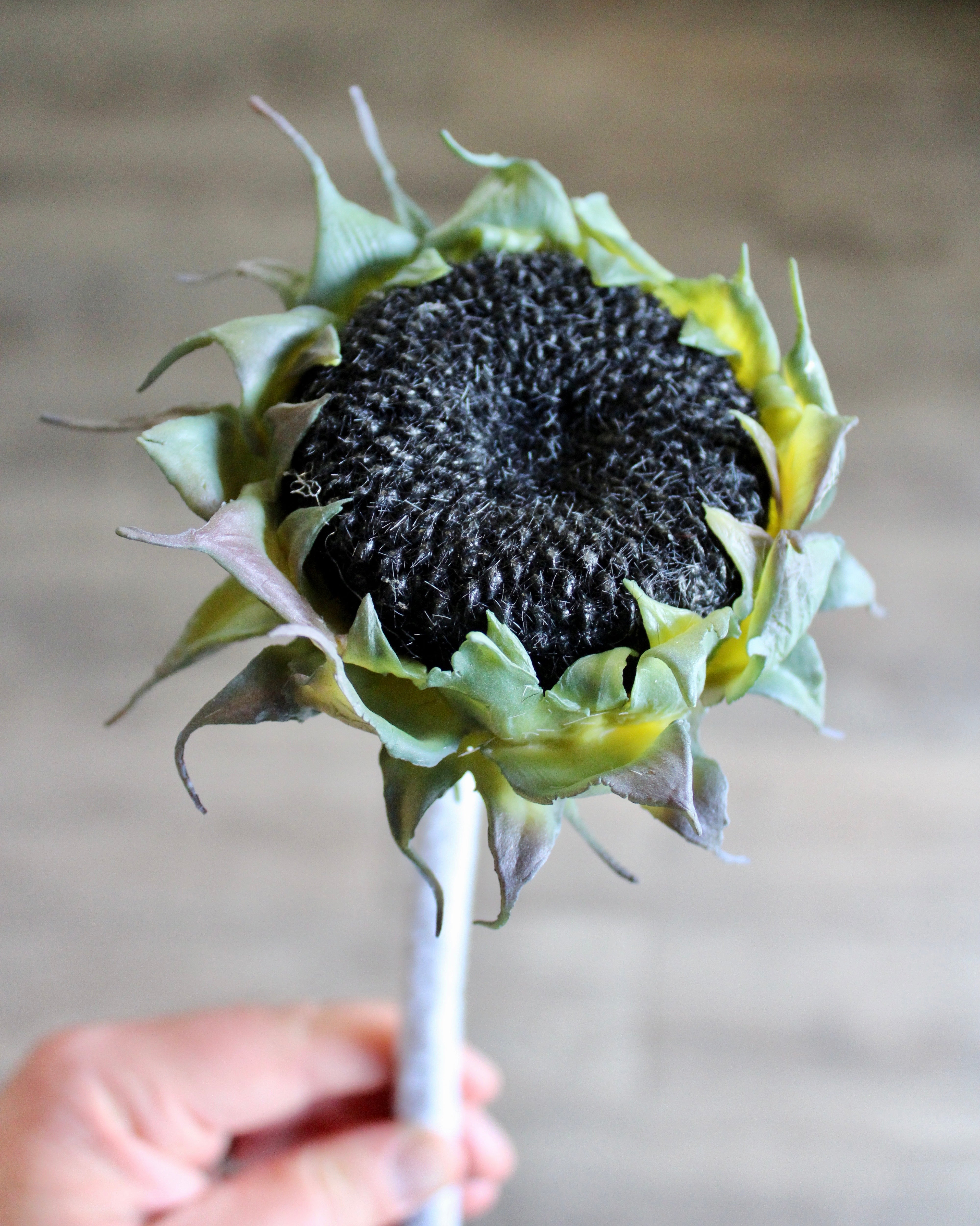 Premium Black Sunflower Stems - Bulk Artificial Sunflower Stalks for Home Decor, Wedding Bouquets, and Floral Arrangements - Perfect for DIY Crafts, Centerpieces, and Party Decorations