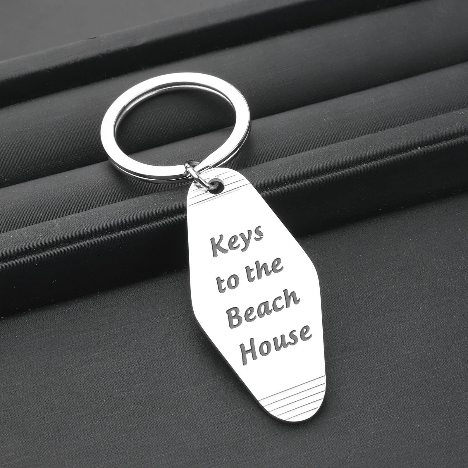 ENSIANTH Beach House Keychain - Lake & Cabin Vacation Home Keychain - Personalized Hotel Keychain Gift for Beach Lovers (Perfect for Vacation Rentals, Airbnb Hosts & Coastal Home Decor)