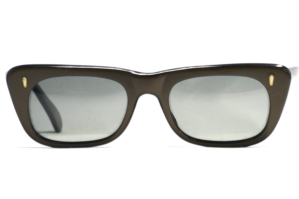 Polaroid 616 Polarized Sunglasses for Men & Women - UV Protection, Classic Retro Style - Perfect for Driving, Beach, and Outdoor Activities