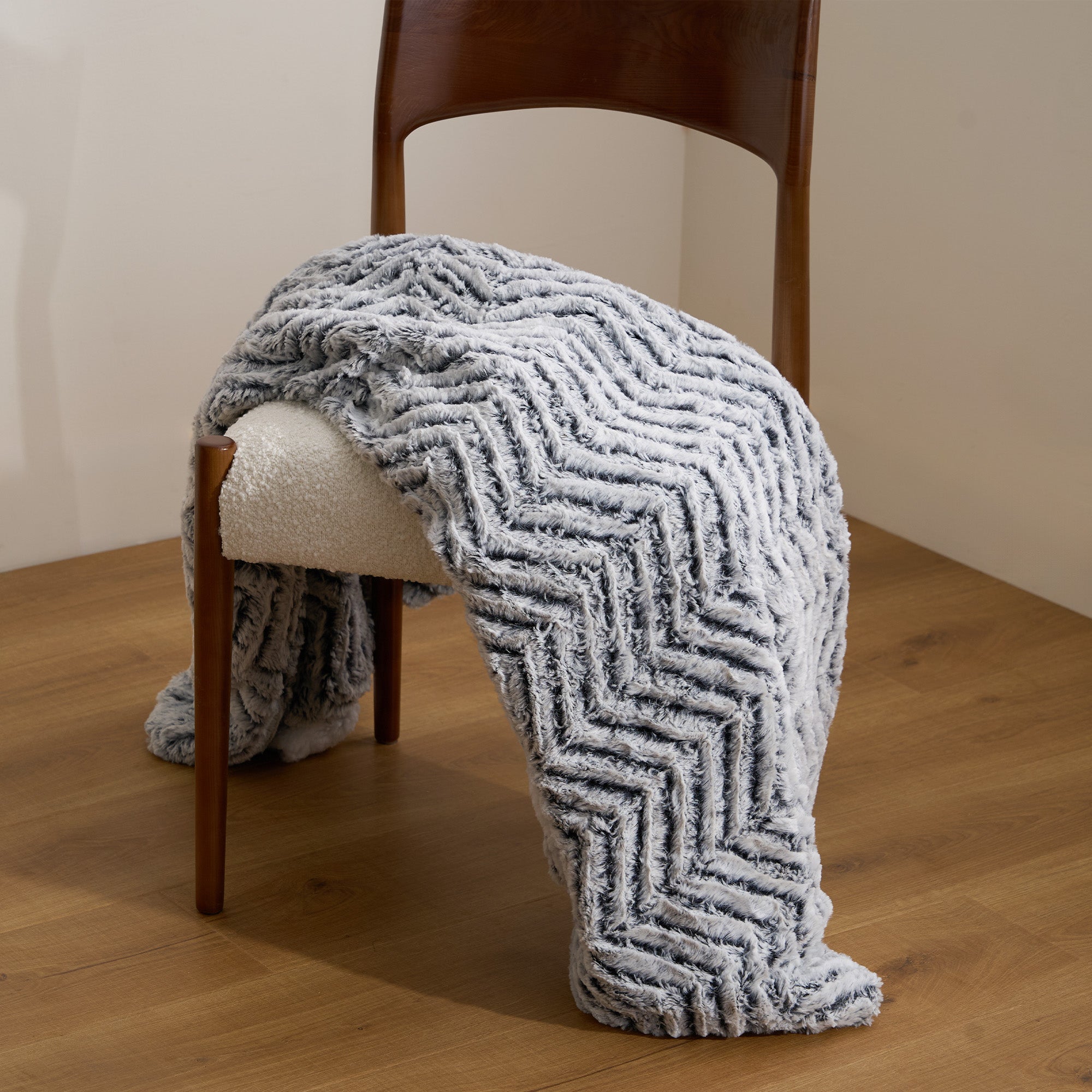 Cozy Natural Fleece Blanket - Ultra Soft & Warm for Winter - Perfect for Bed, Sofa, and Travel - Home & Outdoor Use