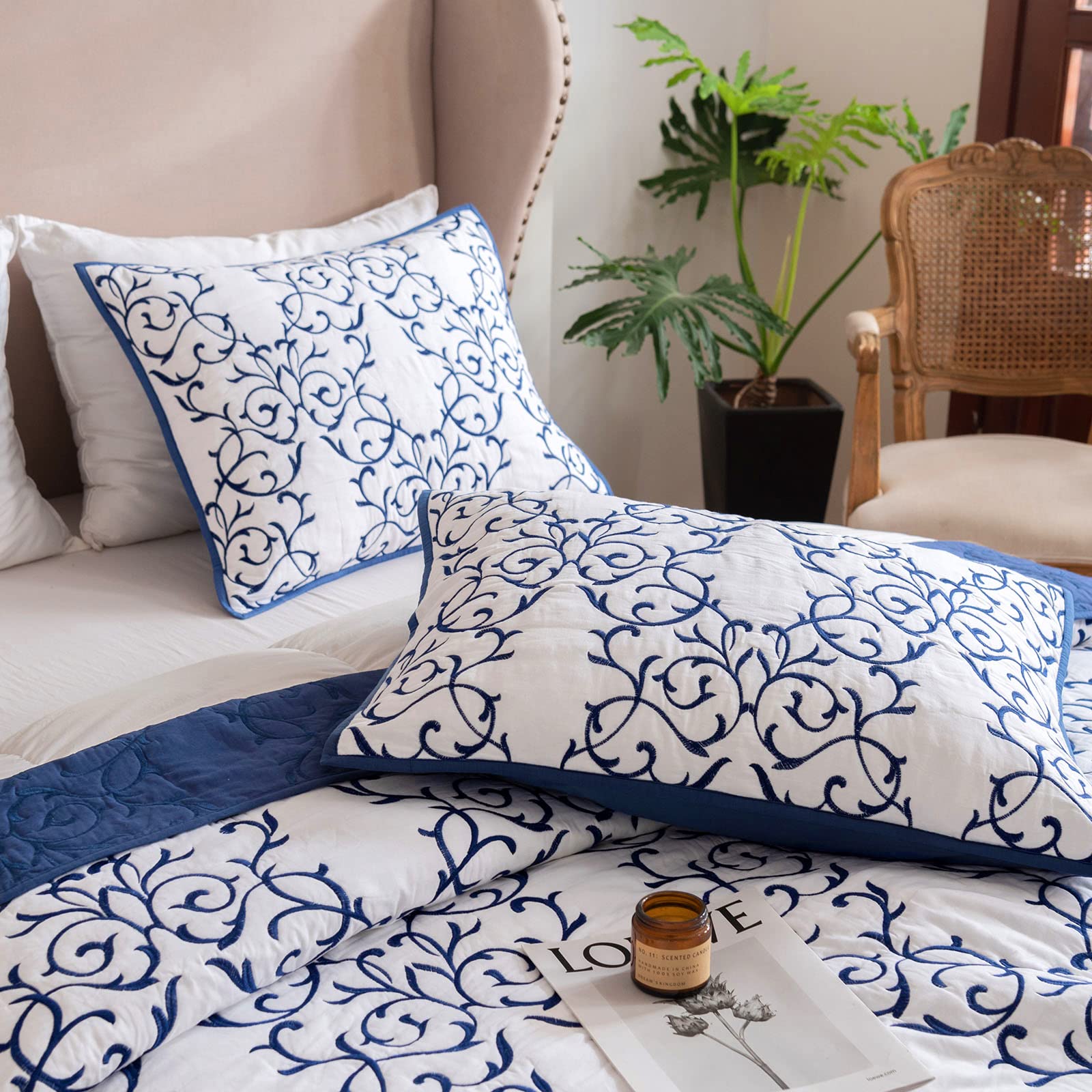 Mixinni Reversible King Quilt 3-Piece Set - Blue Embroidery Pattern, Soft Cotton Bedspread & Coverlet with Decorative Shams | Elegant King Size Quilt for Master Bedroom, Guest Room & Luxury Home Decor