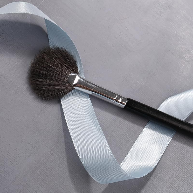 Professional Vegan Fan Brush - Soft Synthetic Makeup Brush for Blush, Highlighter & Eyeshadow | Perfect for Contouring, Highlighting & Detailed Makeup Application