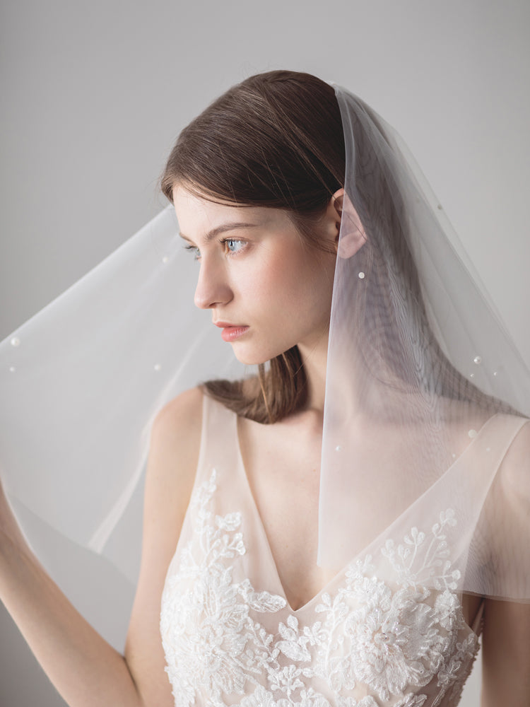 2 Layer Pearl Embellished Tulle Wedding Veil - Elegant Bridal Accessory for Ceremony & Photography | Style V614xmj