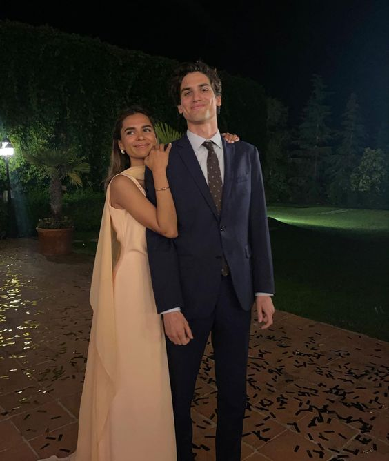 Elegant A-Line V-Neck Long Chiffon Prom Dress for Women - Perfect for Parties, Homecoming, and Formal Events (Style J3756)