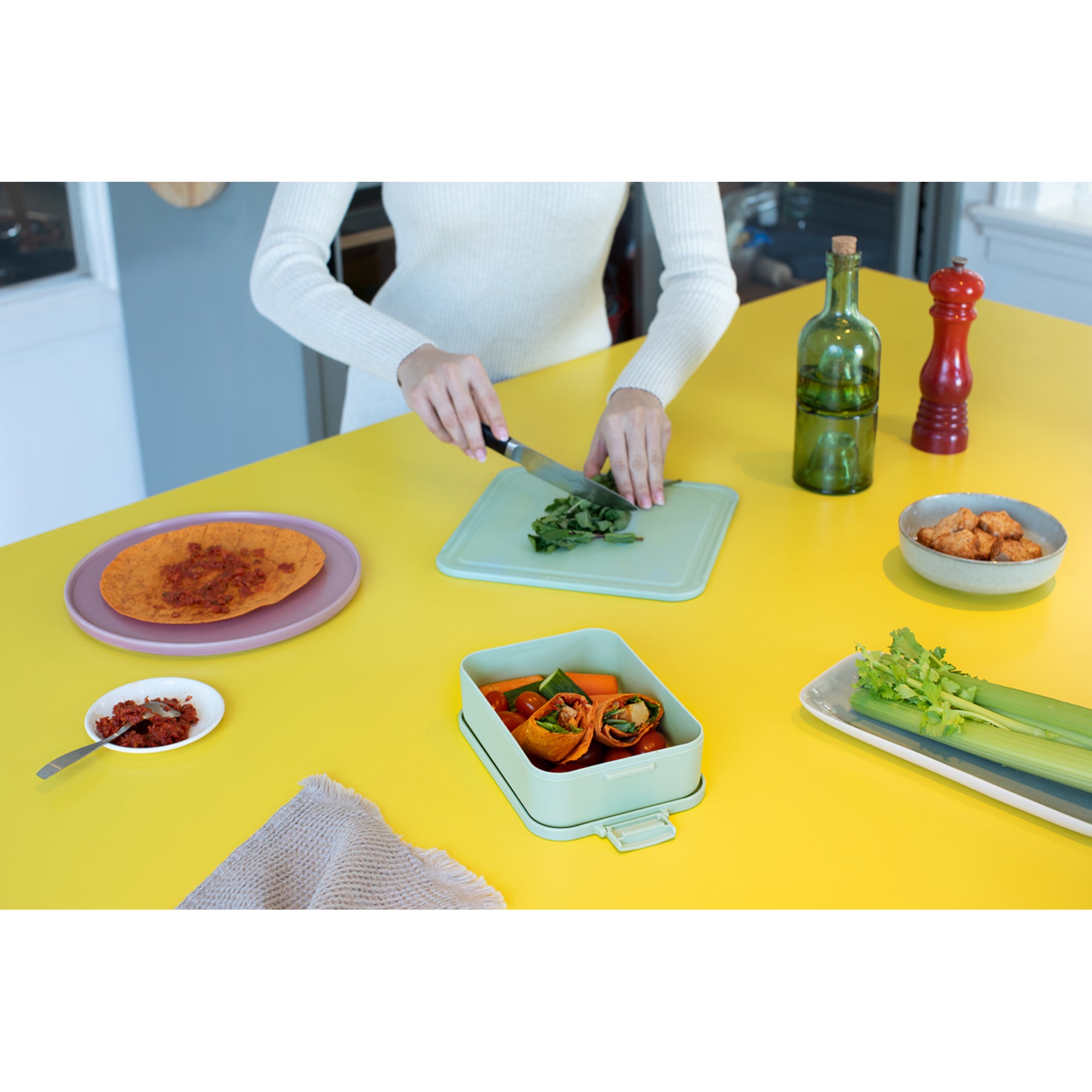 Make & T 1.1L Insulated Lunch Box - Jade Green | Leak-Proof Bento Box for Work, School & Picnics | Eco-Friendly Food Container