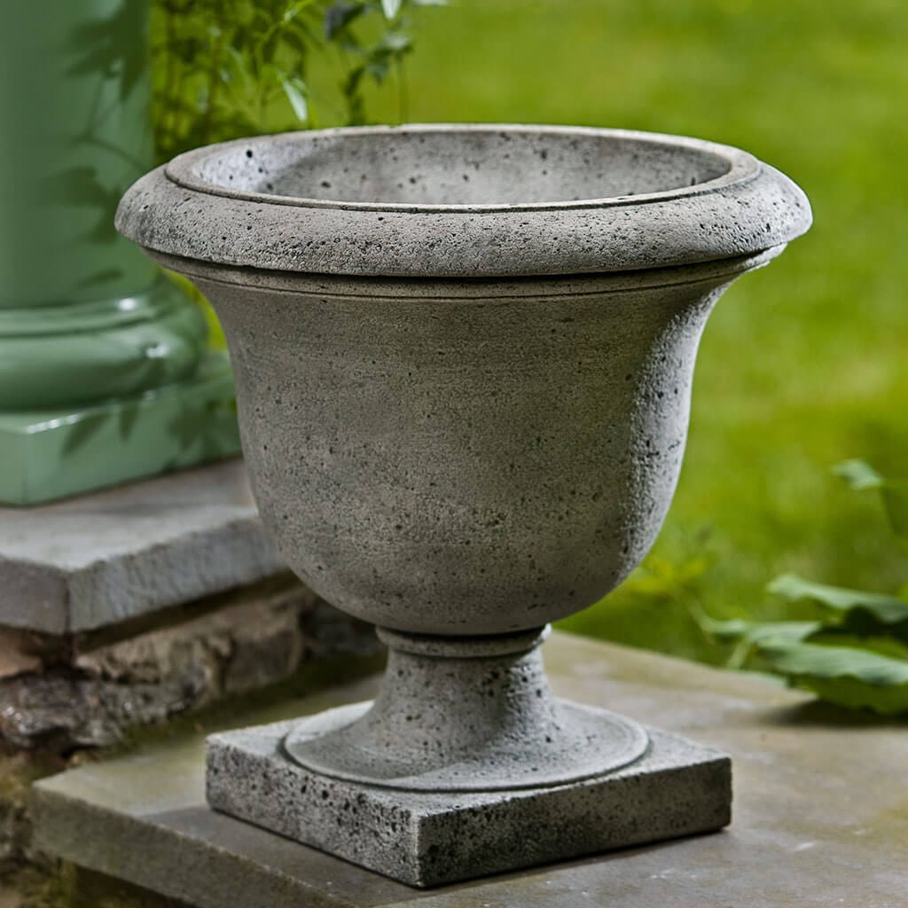 Campania International Litchfield Rustic Urn Planter - Large Outdoor Garden Decor for Patio, Porch & Landscaping - Classic Stone-Look Resin Flower Pot for Plants & Home Decor