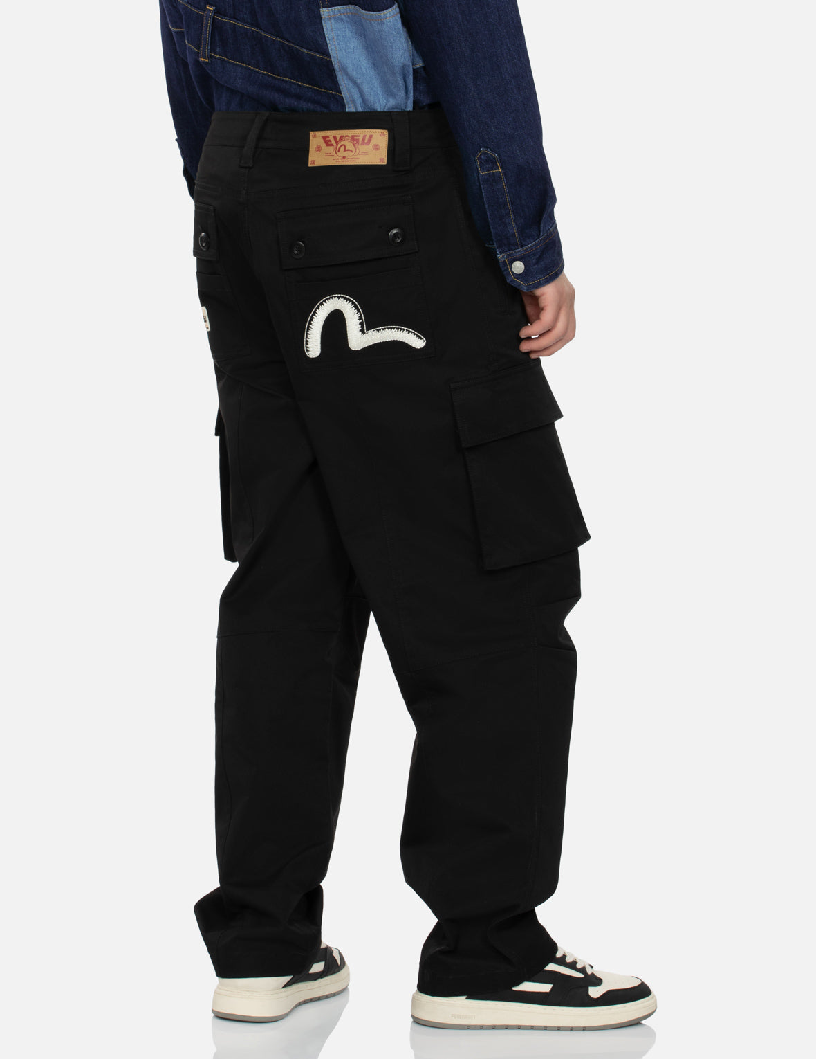 Stylish Kamon & Seagull Embroidered Loose Fit Cargo Pants for Men - Comfortable Streetwear & Casual Outdoor Wear