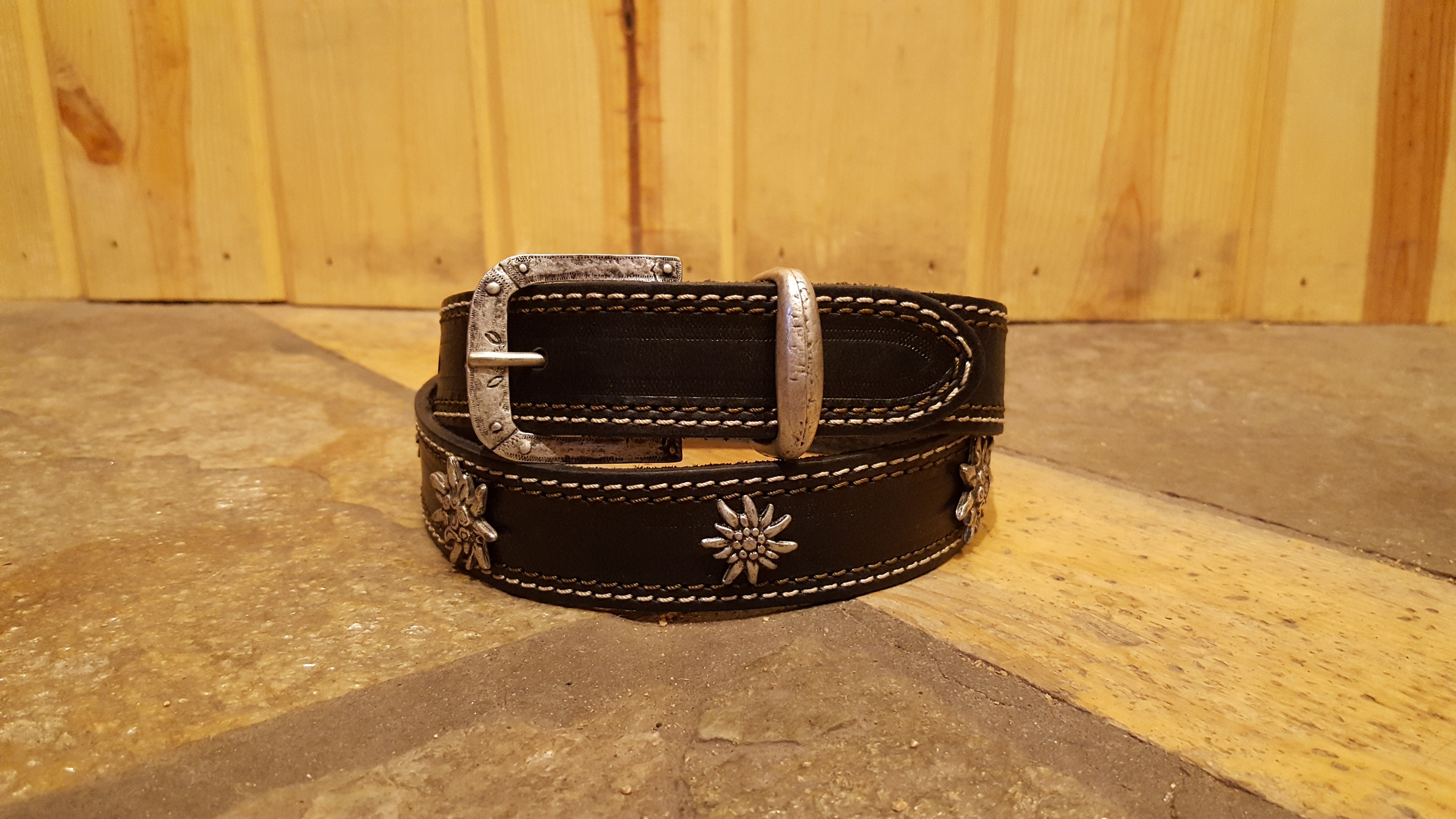 Rustic Edelweiss Swiss Belt - Vintage Leather Waist Belt for Women - Perfect for Boho, Western & Alpine Fashion Outfits