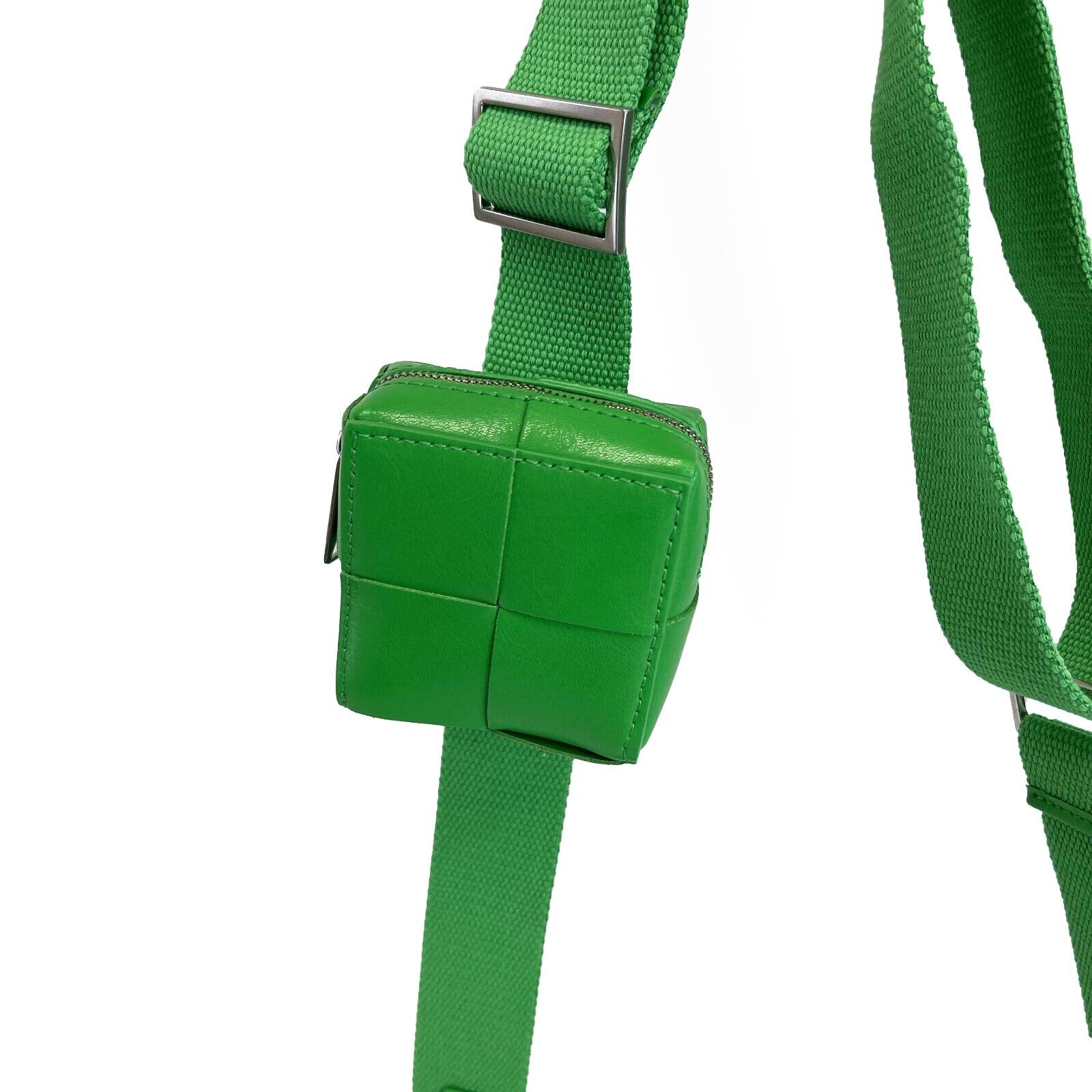 Bottega Veneta NEW Parkeet Green Leather Cassette Crossbody Bag with Coin Purse - Stylish Shoulder Bag for Women, Perfect for Everyday Use, Travel, and Special Occasions