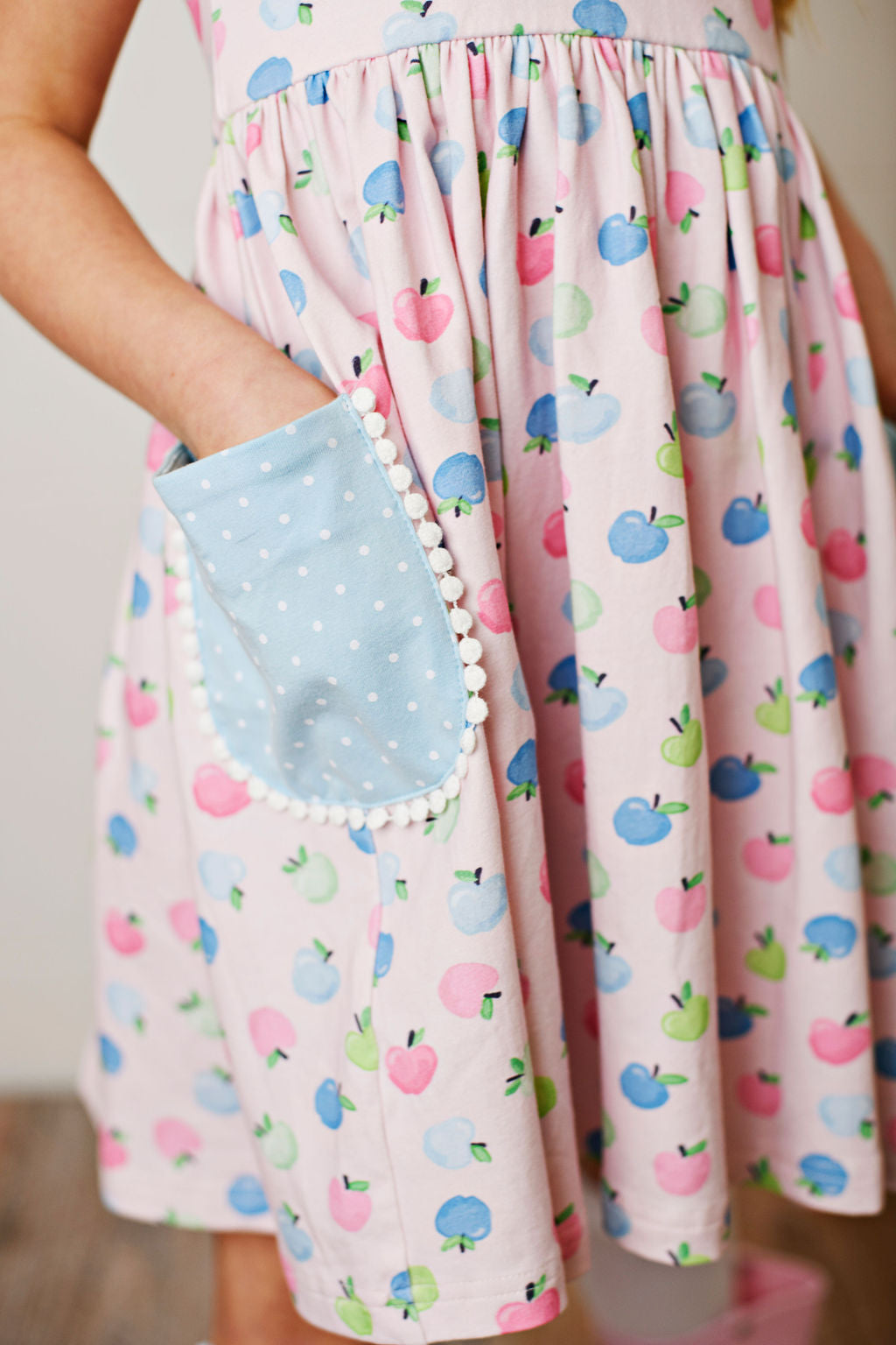 Stylish Pink Apples Print Pocket Dress for Women - Perfect for Casual Outings, Picnics & Summer Parties