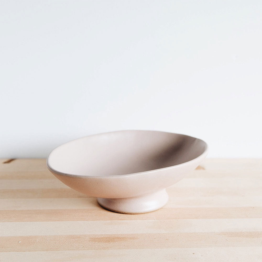 Premium Ceramic Oval Serving Bowl - Elegant Sand Color - Perfect for Salads, Pasta, and Party Appetizers - Dishwasher & Microwave Safe