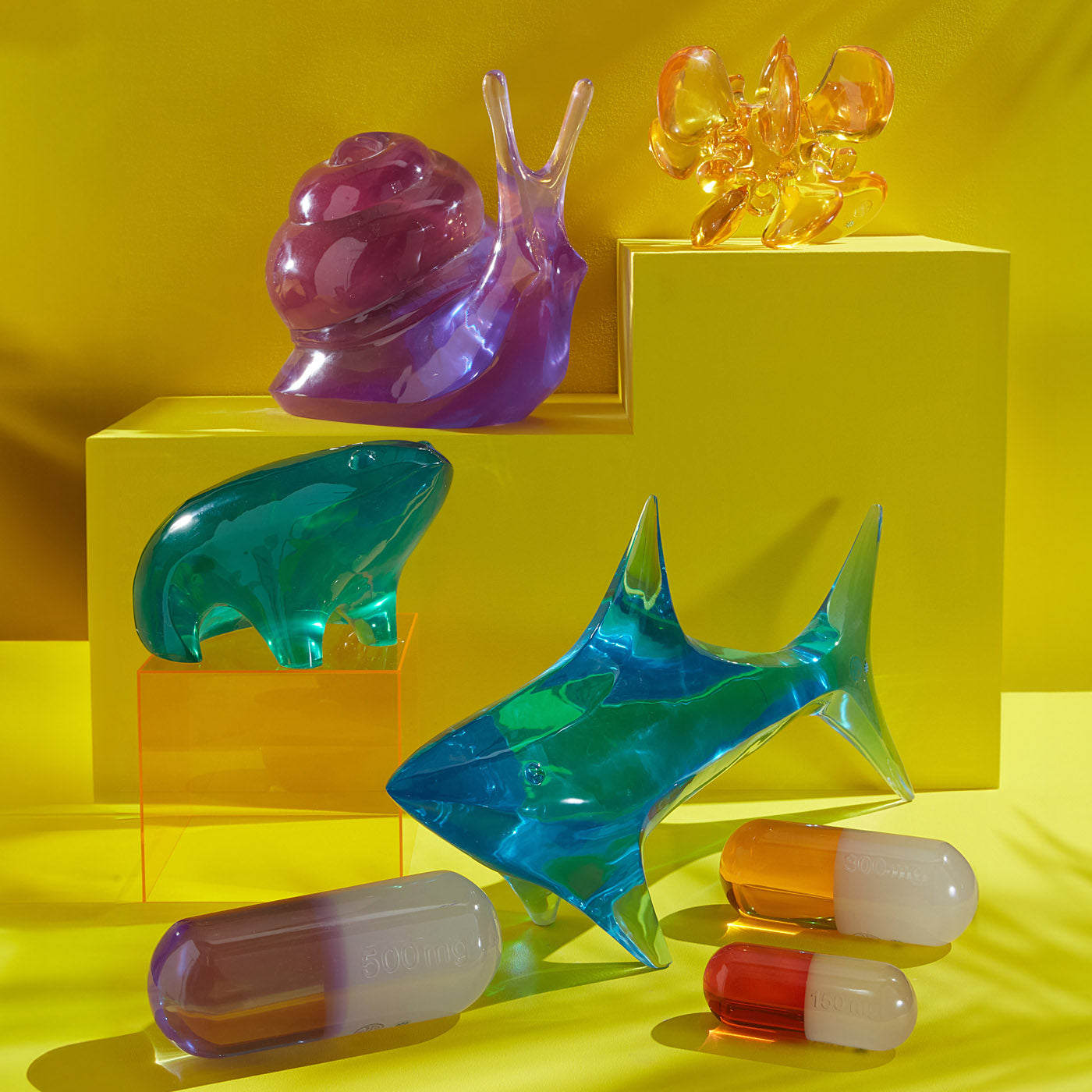 Acrylic Snail Figurine - Cute Desk Decor for Home & Office - Perfect for Bookshelf, Gift, or Kids Room Decoration