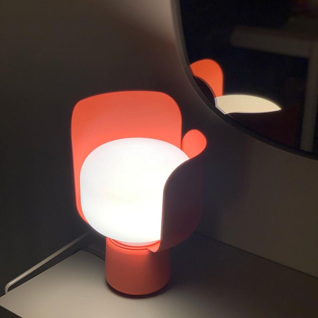 Elegant Petals Glass Table Lamp - Modern Home Decor for Bedroom, Living Room & Office - Soft Ambient Lighting for Relaxation & Cozy Atmosphere