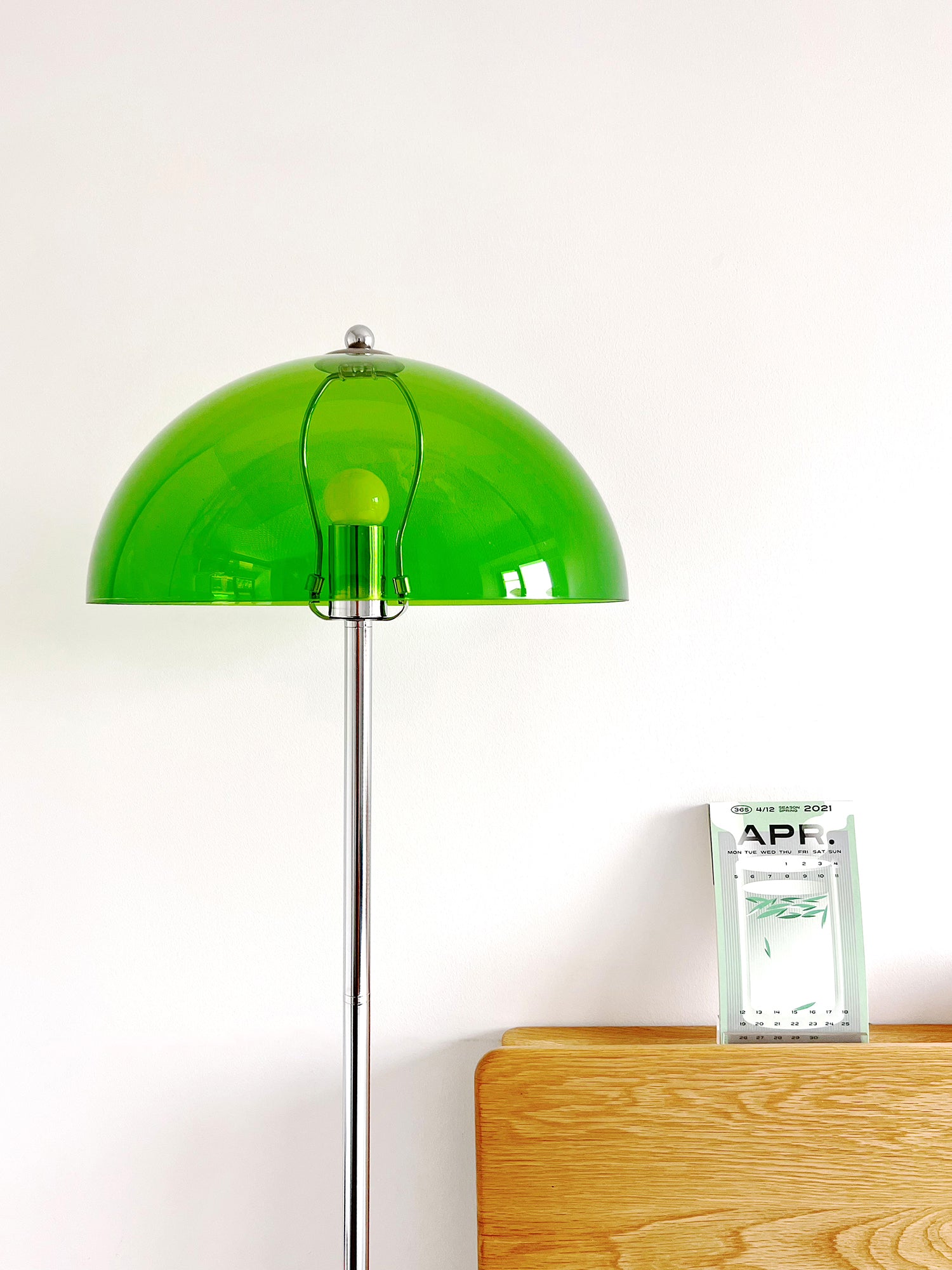 Modern Acrylic Mushroom Floor Lamp - Dimmable LED Standing Light for Living Room, Bedroom & Office - Soft Ambient Lighting for Home Decor & Relaxation
