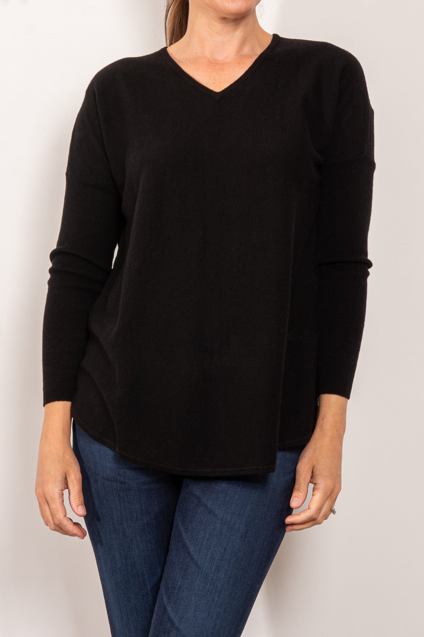 Bridge & Lord Women's Curved Hem V-Neck Jumper Sweater - Soft Knit Pullover for Casual Wear & Office Outfits