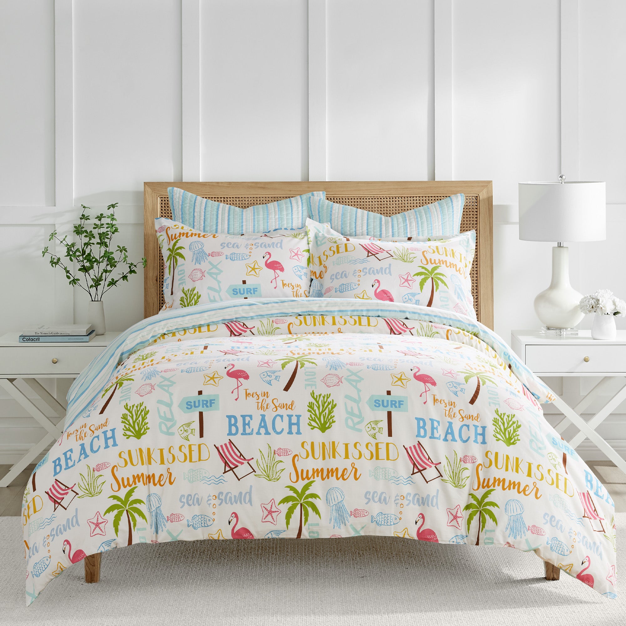 Beach Days Comforter Set - Soft Coastal Bedding for Summer & Vacation Homes - Perfect for Beach House Decor, Guest Rooms & Relaxing Bedroom Retreats
