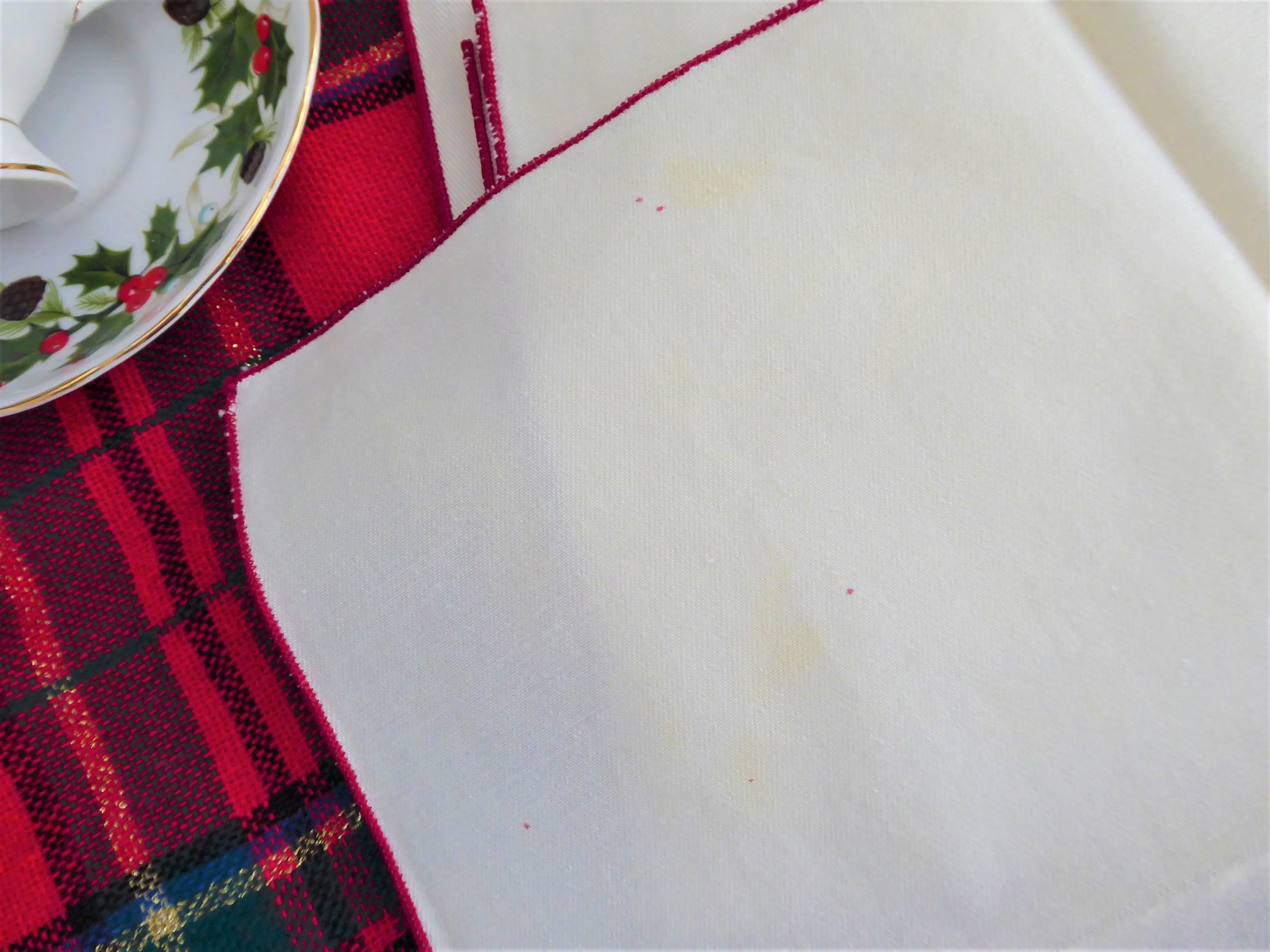 Vintage 1950s Off White Tea Napkins with Red Trim - Set of 6, 14 Inch Luncheon Napkins for Holiday Dining & Tea Parties - Perfect for Christmas, Easter & Vintage-Themed Gatherings