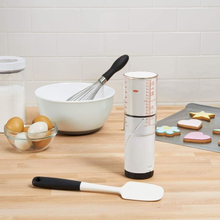 OXO Good Grips 11-Inch Stainless Steel Balloon Whisk - Perfect for Mixing, Whisking Eggs & Baking - Ideal for Kitchen, Restaurant & Home Cooking