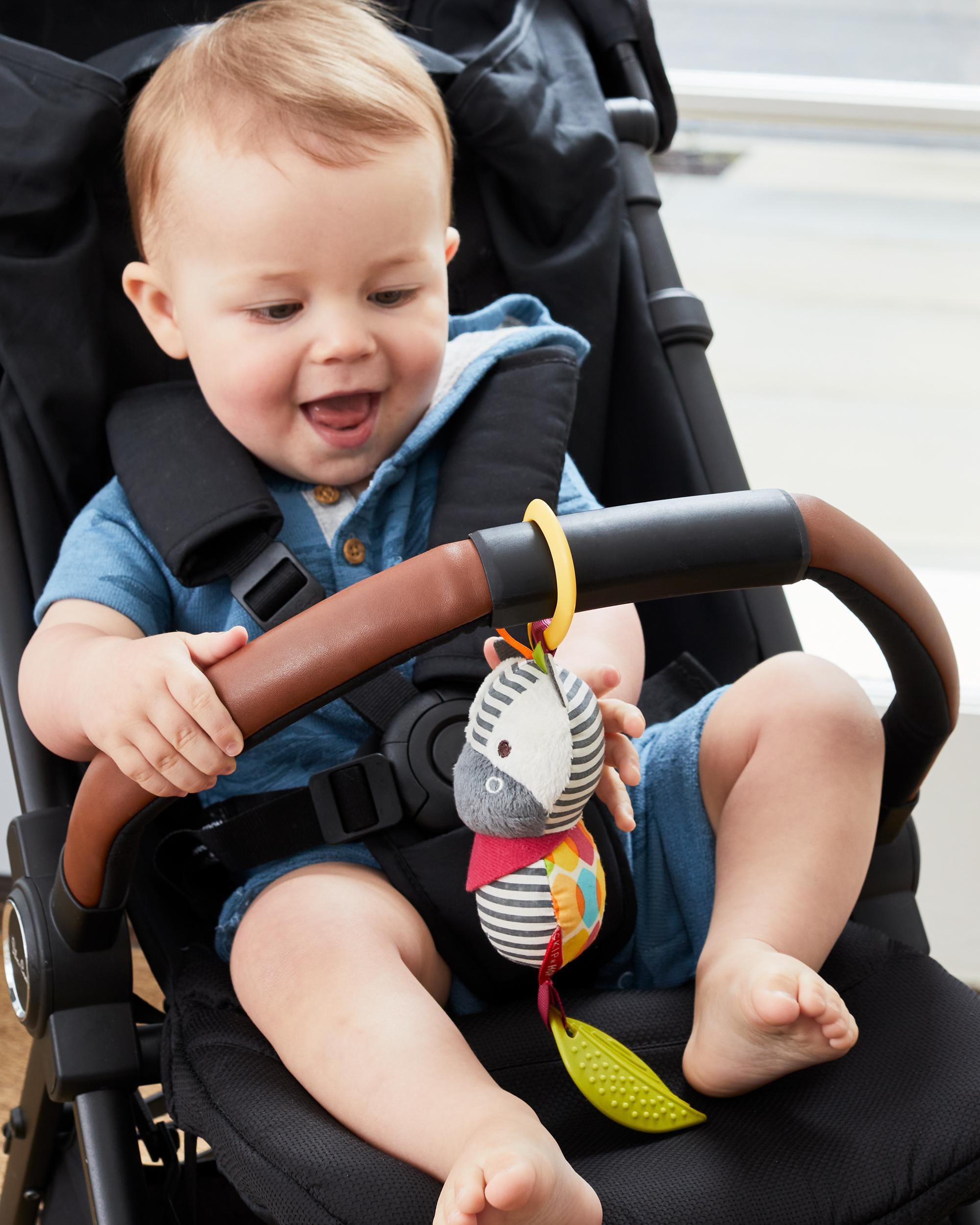 Skip Hop Bandana Buddies Chime Buddies - Soft Baby Teething Toy with Rattle & Textured Chewers - Perfect for Soothing Sore Gums & Sensory Play