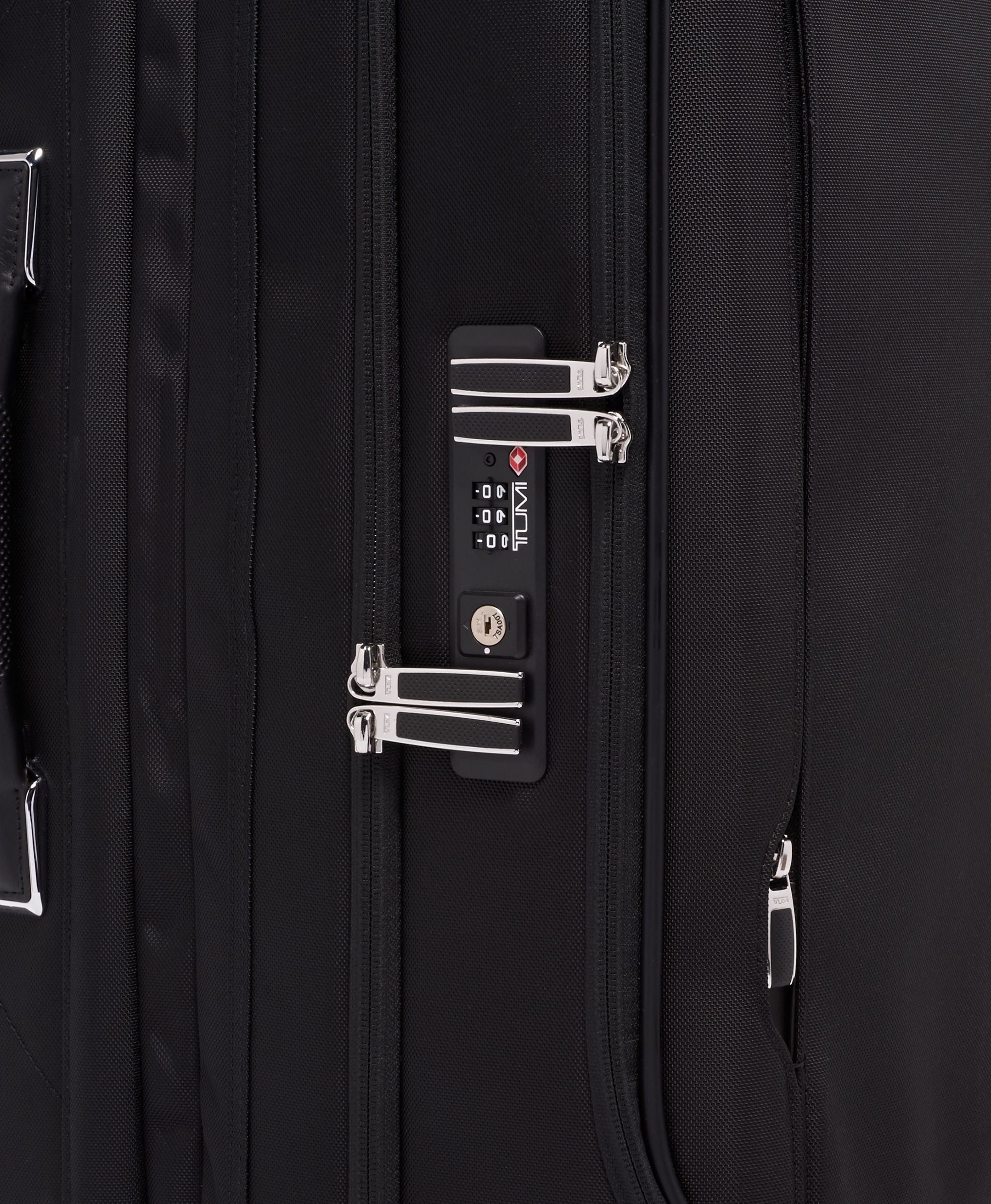Tumi Arrivé Short Trip Dual Access 4-Wheeled Carry-On Luggage - Medium Spinner Suitcase for Business Travel & Weekend Getaways