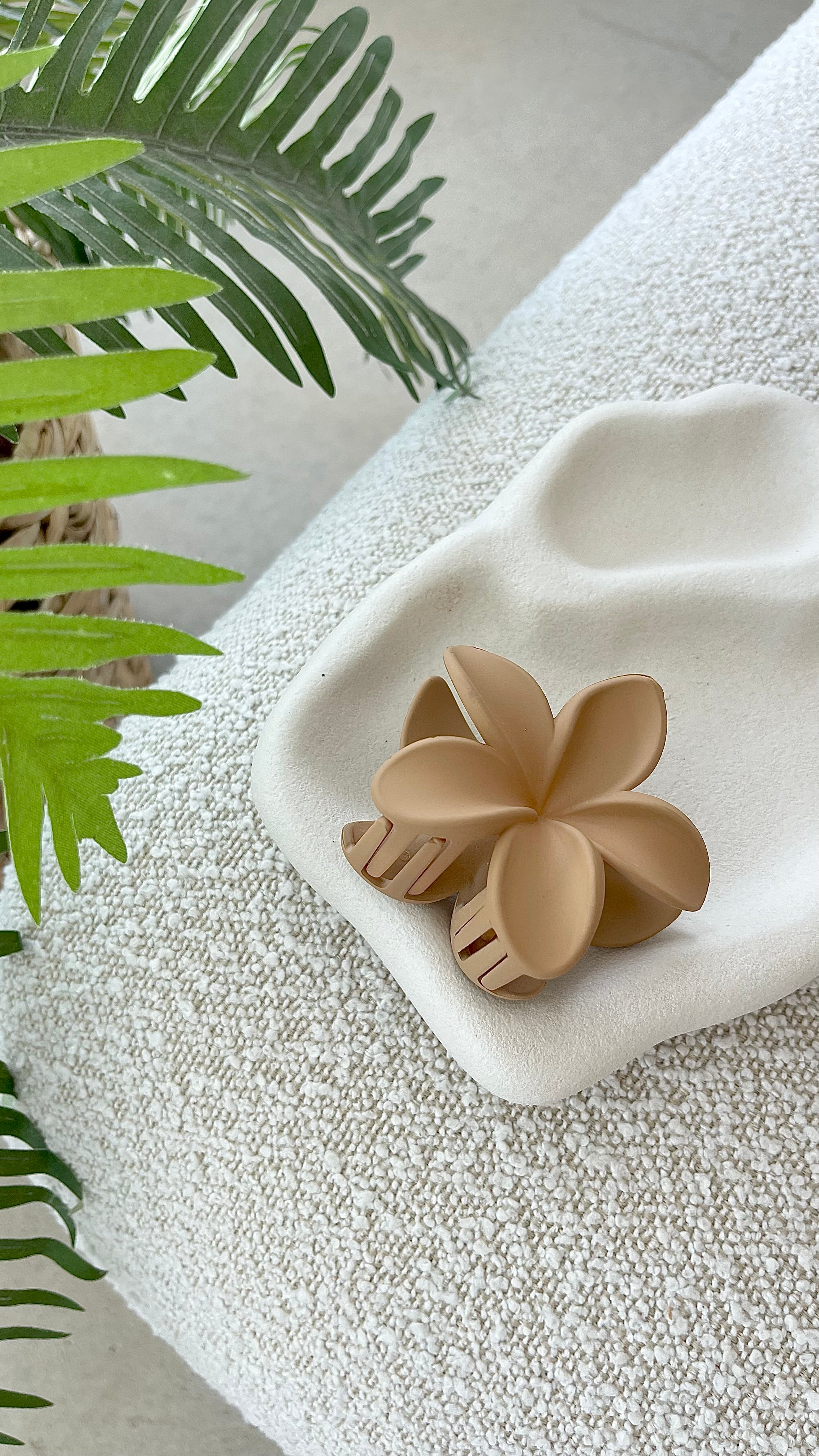 Hibiscus Matte Flower Claw Clip for Women - Tan Hair Clips for Thick Hair, Boho Hair Accessories for Beach, Wedding, Party & Everyday Use