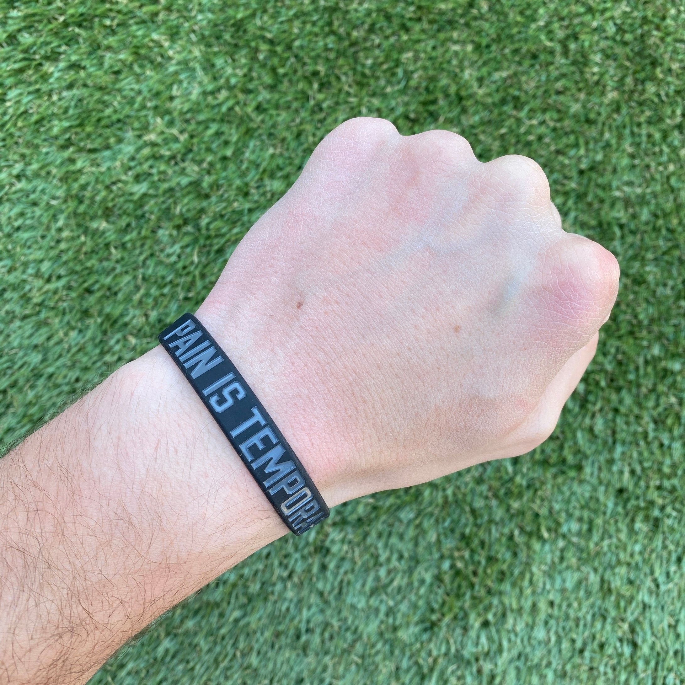 PAIN IS TEMPORARY Motivational Wristband - Inspirational Silicone Bracelet for Athletes, Gym Workouts & Marathon Runners