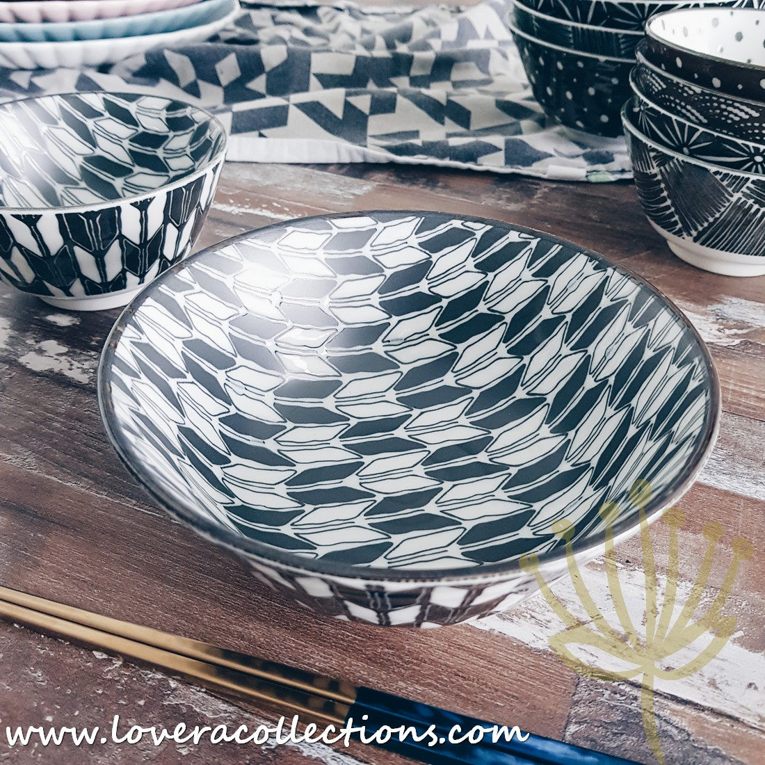 Awasaka Black & White Modern ARROWS Dinnerware Set - 16-Piece Porcelain Plates, Bowls & Mugs - Elegant Tableware for Dinner Parties, Restaurants & Home Decor (60% Off Limited Time Sale)