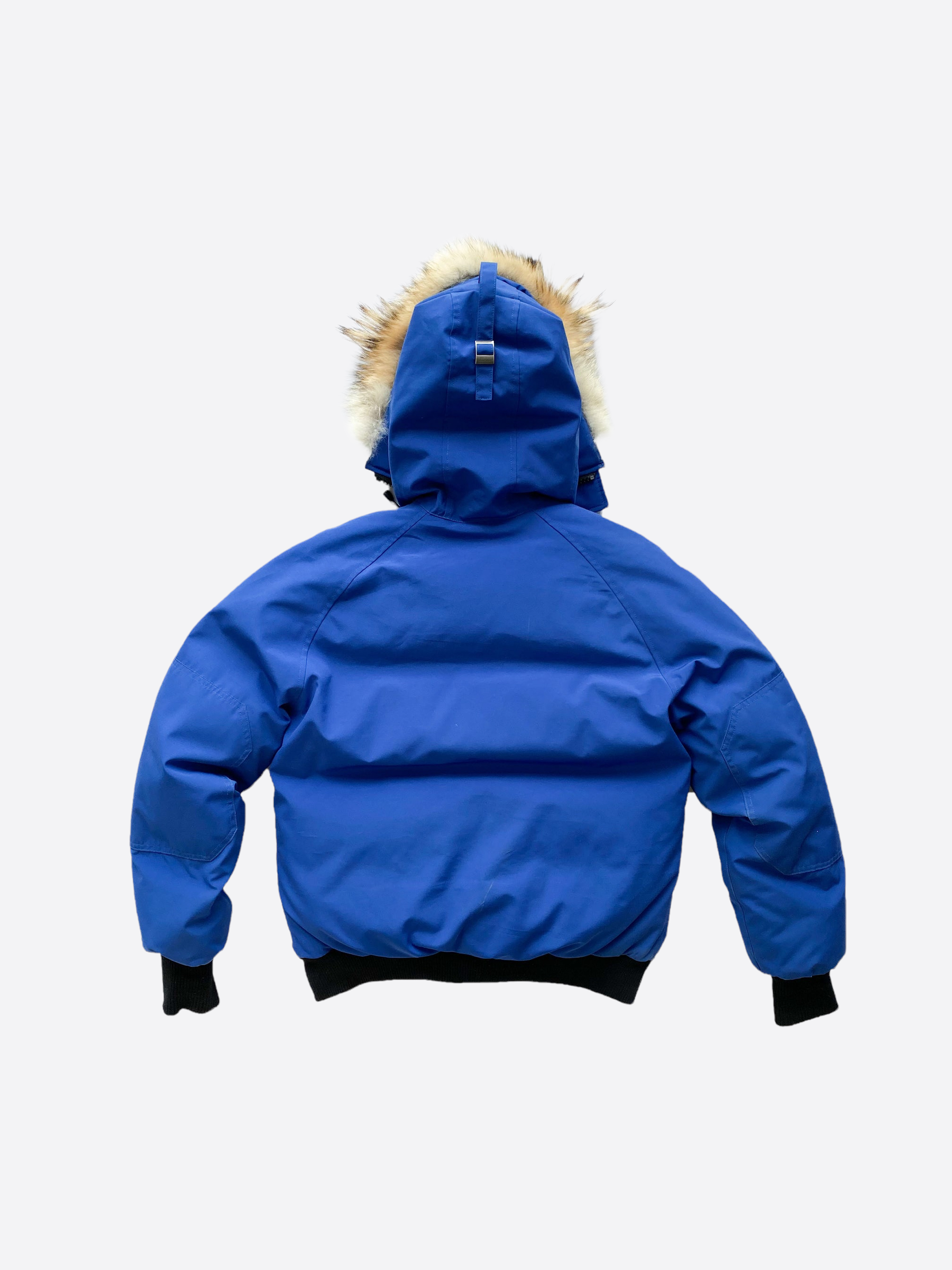 Canada Goose Blue Chilliwack Men's Winter Jacket - Waterproof Parka with Fur Trim Hood for Extreme Cold Weather - Perfect for Skiing, Snowboarding & Outdoor Adventures