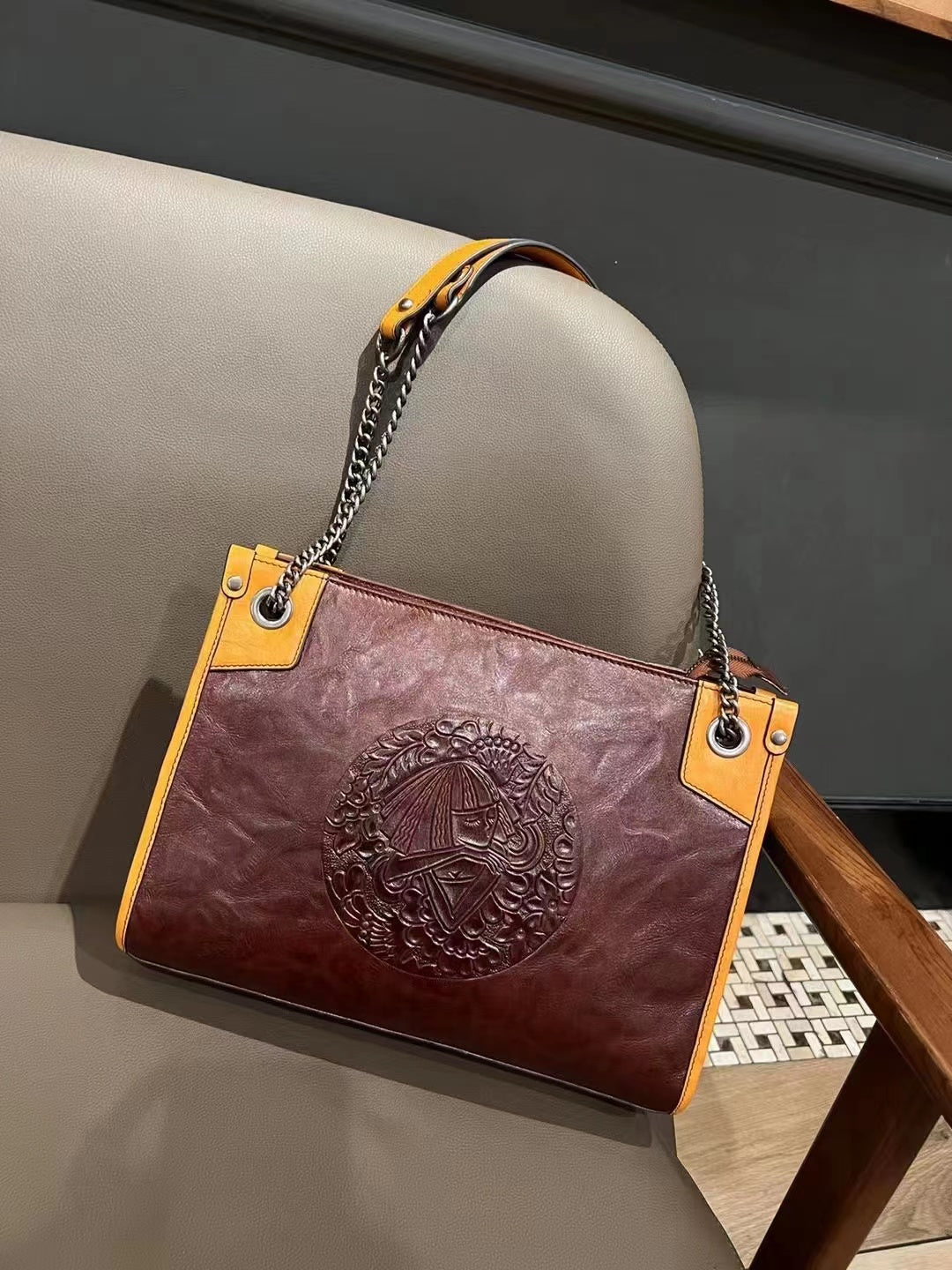 Timeless Chain Shoulder Tote Bag for Women - Elegant Leather Handbag with Gold Chain Strap - Perfect for Work, Travel and Everyday Use