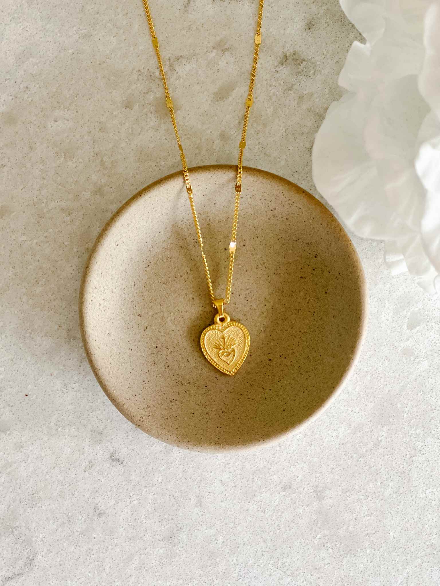 Sacred Heart Necklace for Women - Elegant Heart Shaped Pendant with 18K Gold Plating - Perfect Gift for Valentine's Day, Anniversary & Religious Occasions