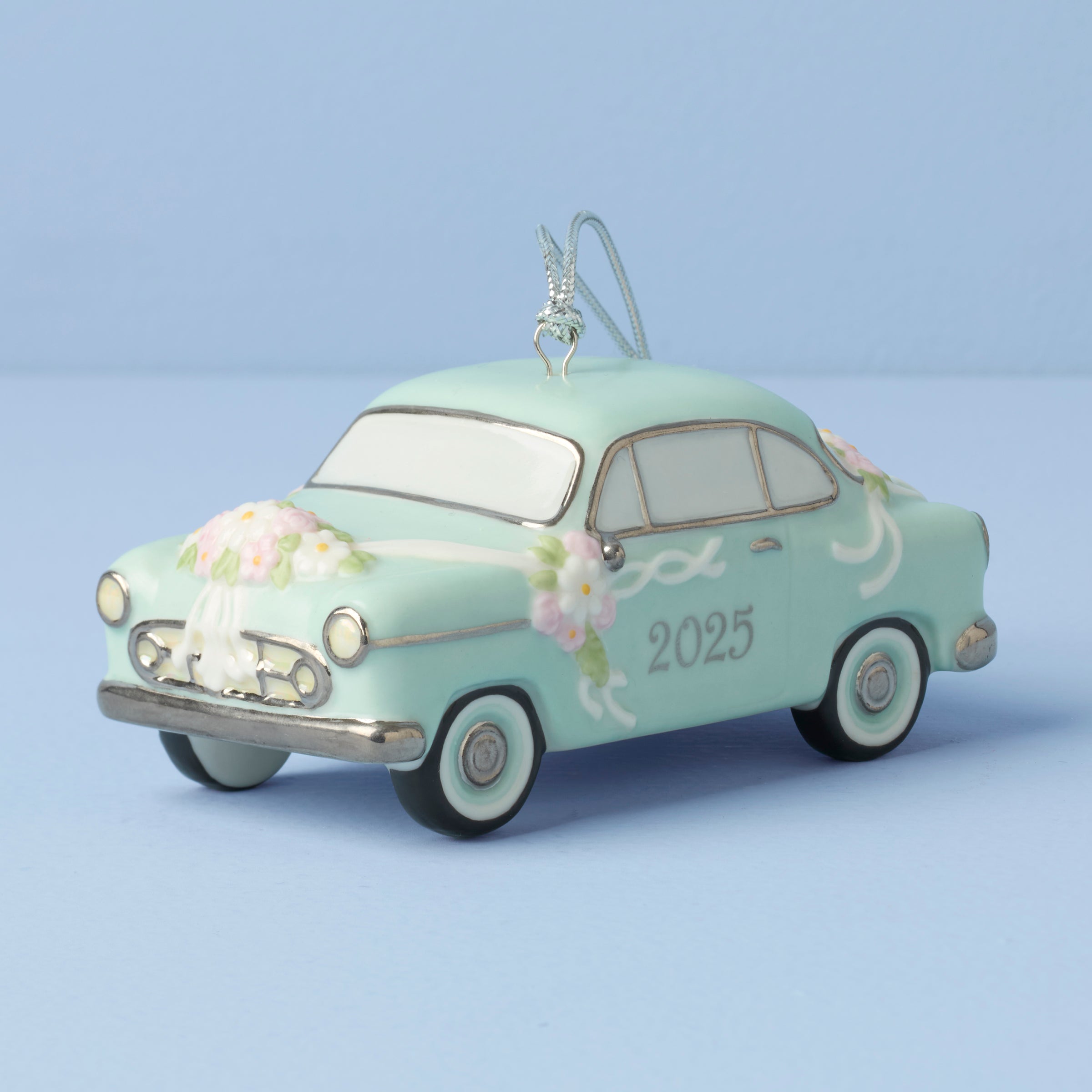 2025 Just Married Vintage Car Ornament - Classic Wedding Decor for Newlyweds' Getaway Car - Perfect for Wedding Exits, Anniversaries & Honeymoon Decorations