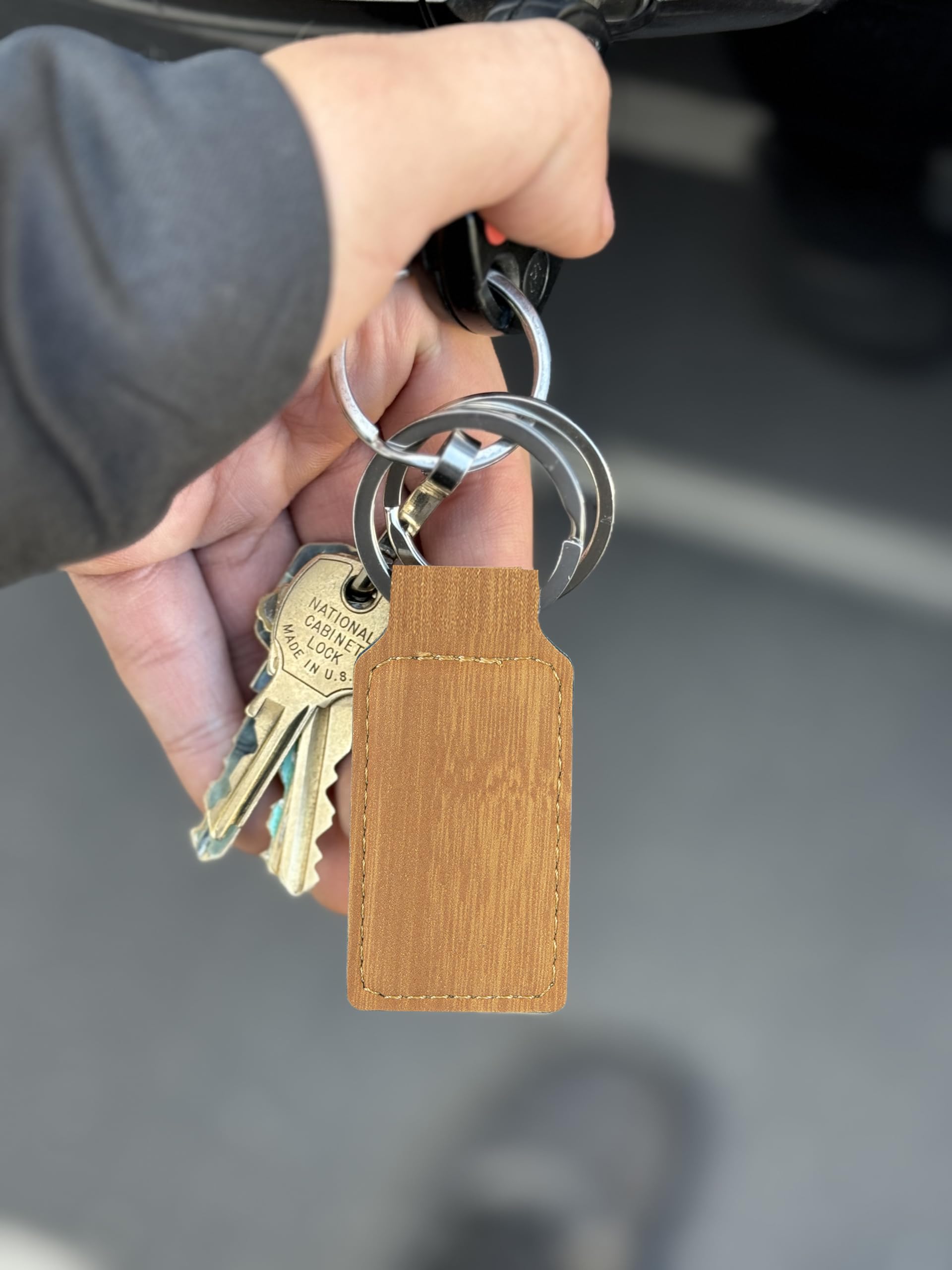 Custom Engraved Rectangle Keychain - Weightlifting Man Design - Perfect for Gym Enthusiasts & Fitness Gifts