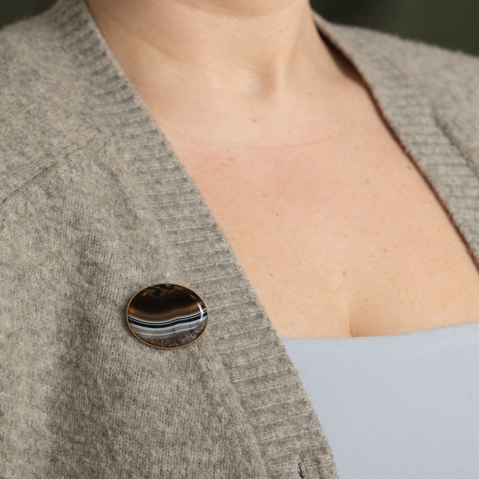 Birks Oval Cabochon Agate Brooch - 17.00ct Genuine Stone Vintage Jewelry for Women | Perfect for Weddings, Parties & Special Occasions
