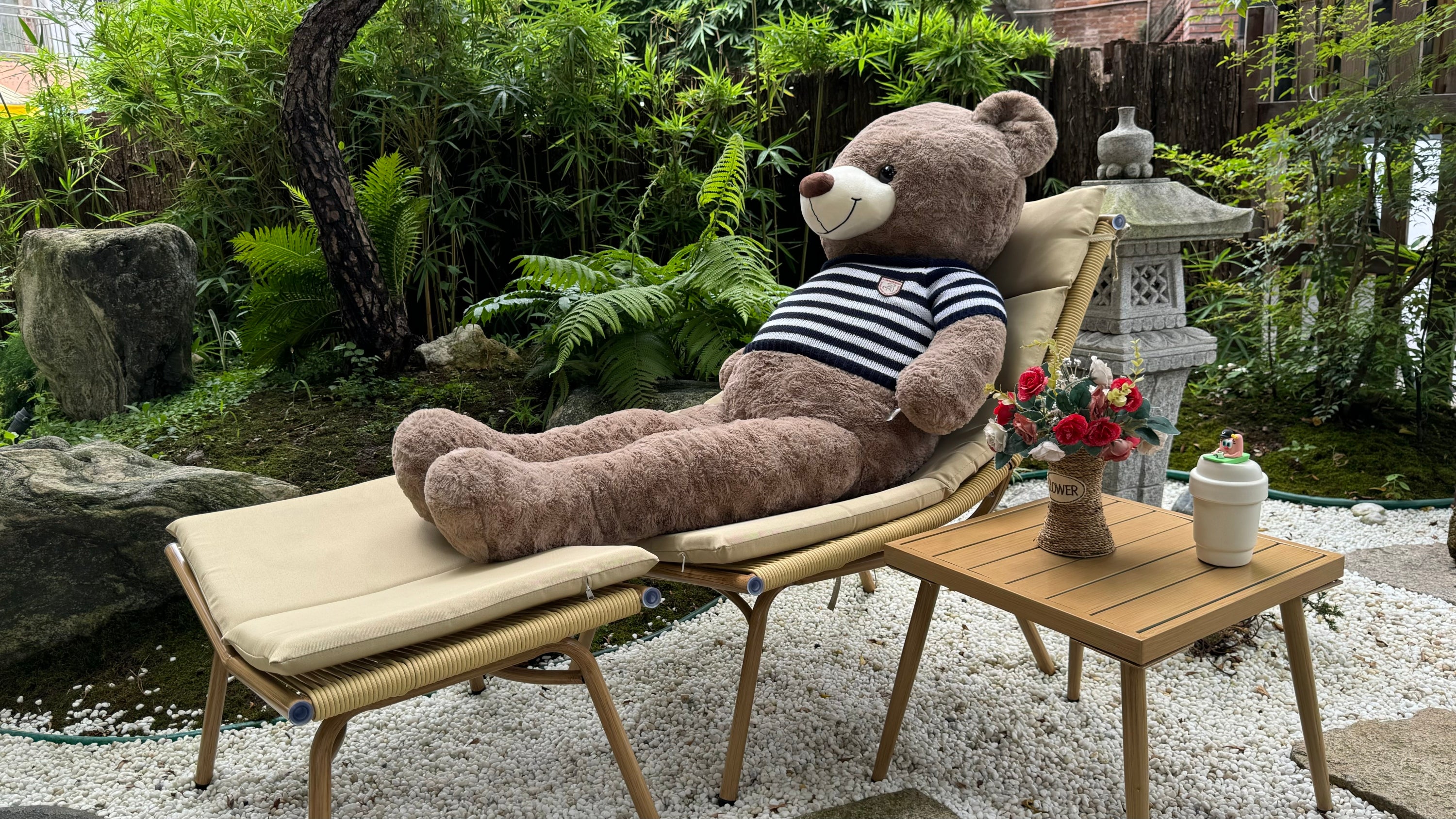 Wooden Chaise Lounge Chair with Side Table - Indoor & Outdoor Alloy Frame Recliner (380lbs Capacity) - Perfect for Camping, Gaming, Lunch Breaks, Garden Parties & Sunbathing