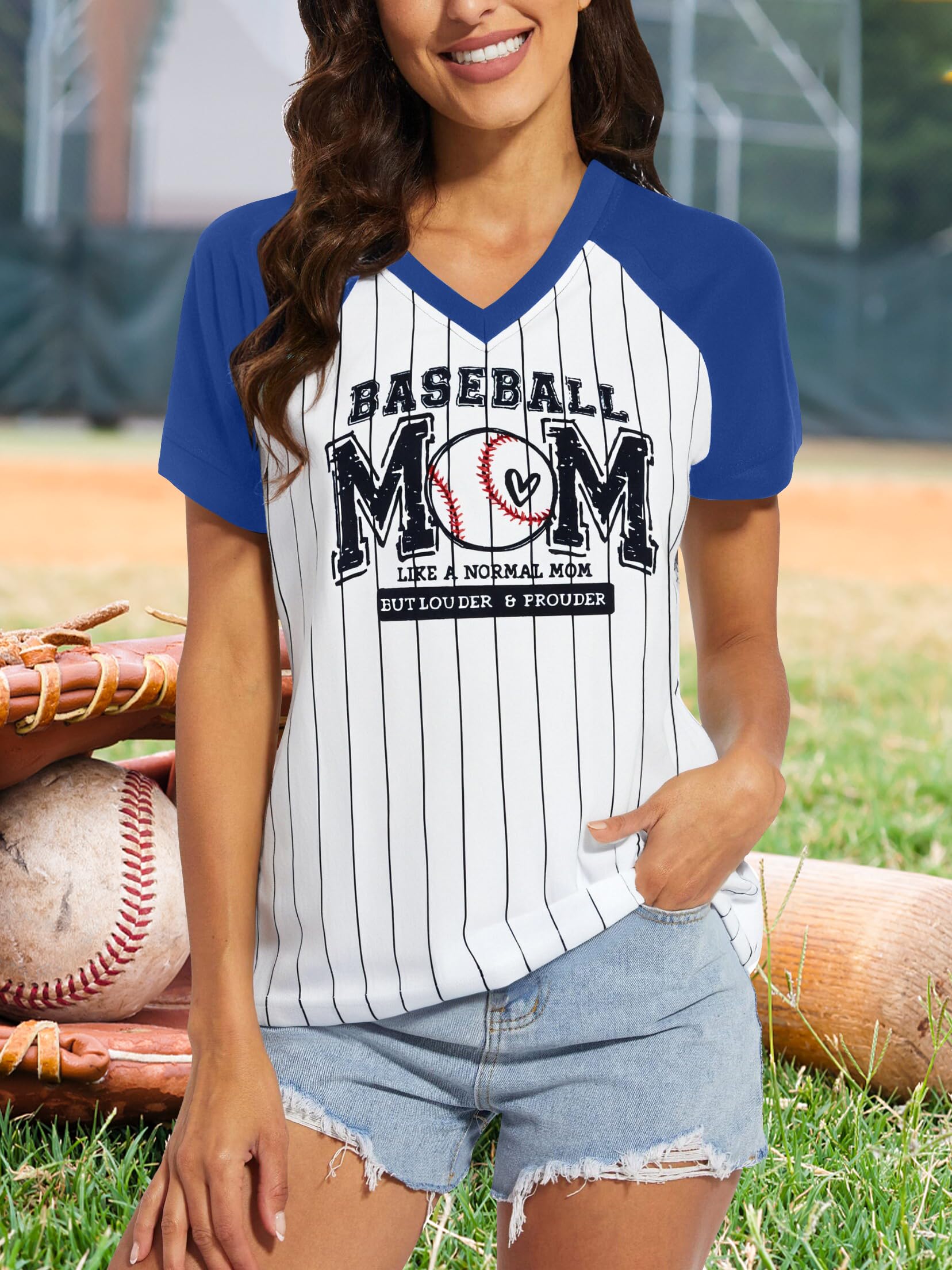 Baseball Mom T-Shirt for Women - Heart Graphic Tee, Game Day Pullover Top, Soft & Comfortable Fan Gift for Baseball Lovers (Perfect for Games, Parties & Casual Wear)