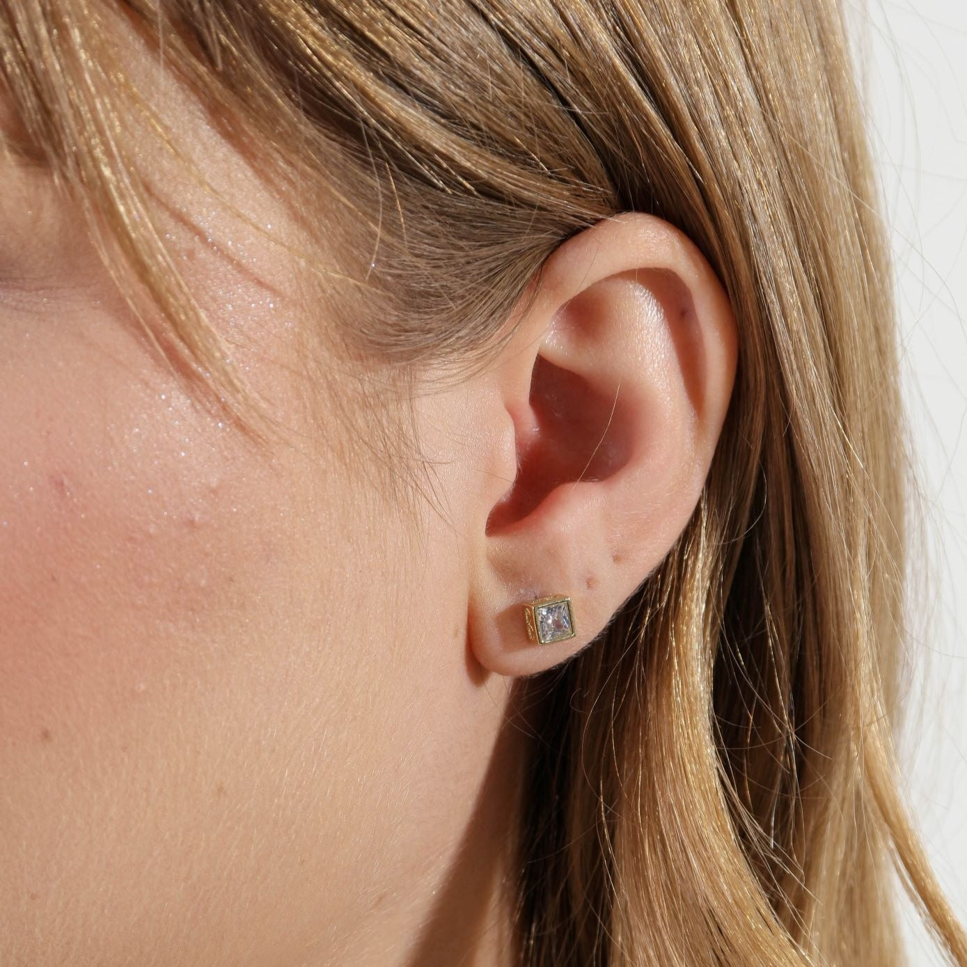 18K Gold Filled Square Stud Earrings with Detailed Bezel Setting - Elegant Minimalist Jewelry for Women, Perfect for Everyday Wear, Office & Special Occasions