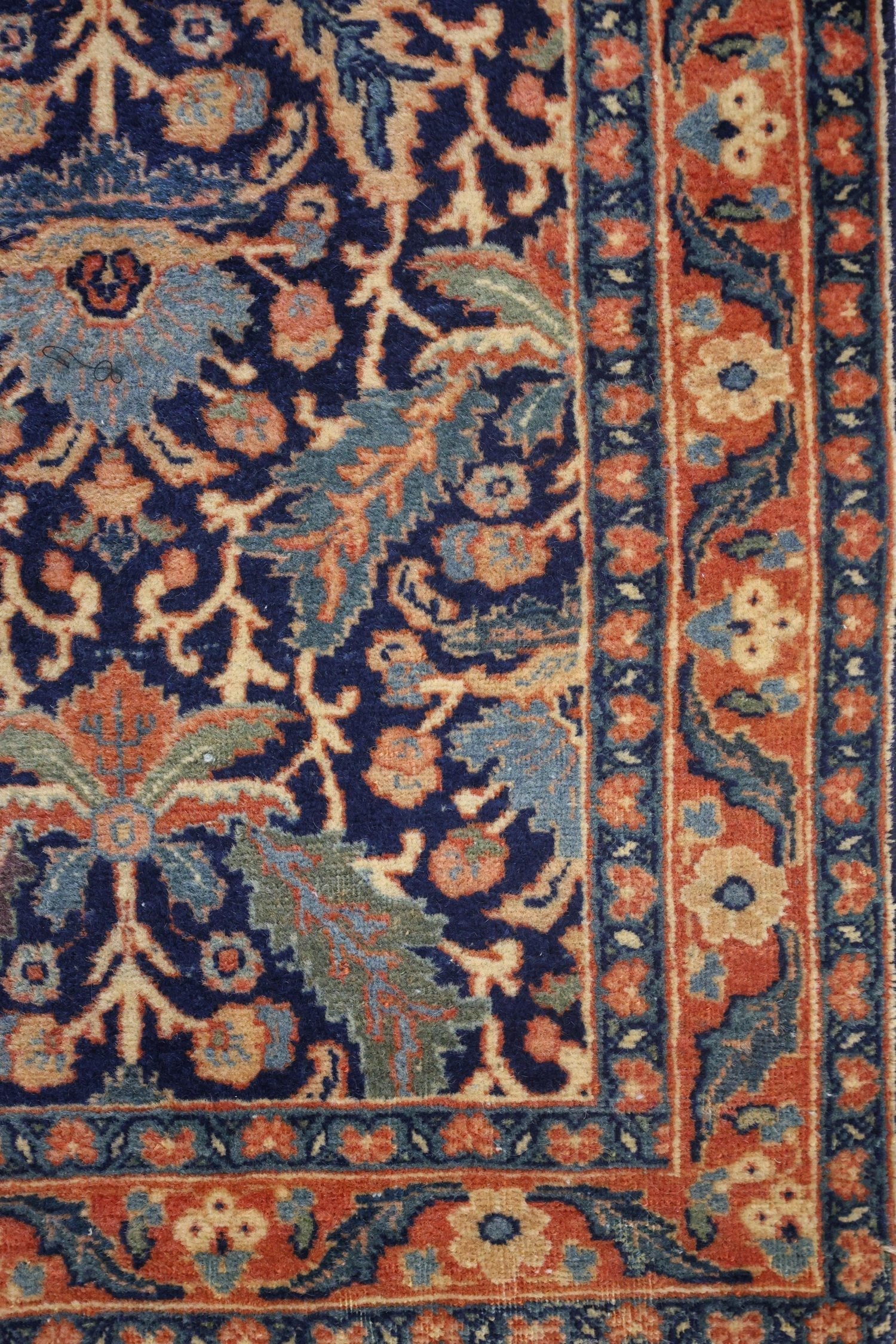 Handwoven Antique Tabriz Persian Rug - Traditional Oriental Carpet J69207 - Perfect for Living Room, Bedroom & Home Decor